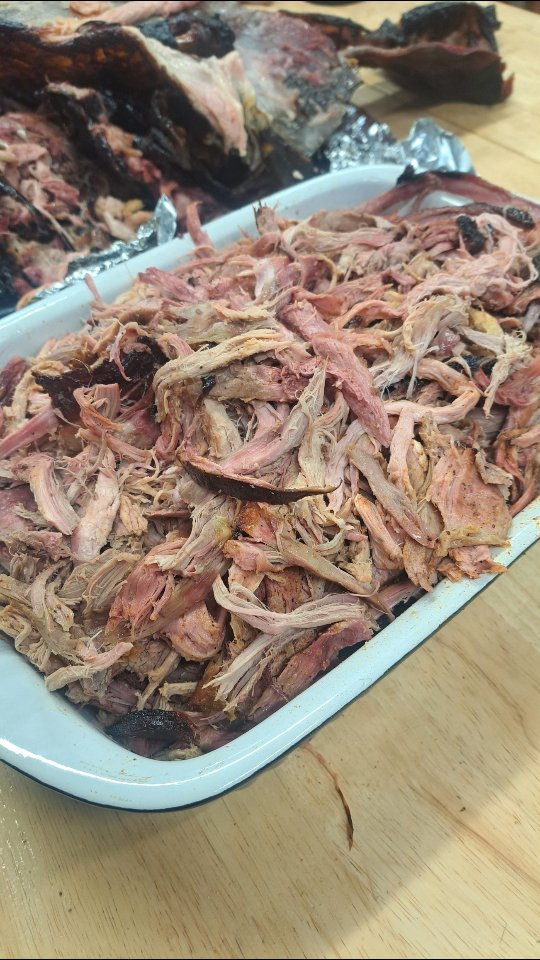 That's what I love about Sunday.... smoked pasture pork and the whole family around the table ❤️ These are the best days!
#farmtotable #pasturedpork #regenerativefarming #knowyourfarmer #pastureraisedpork