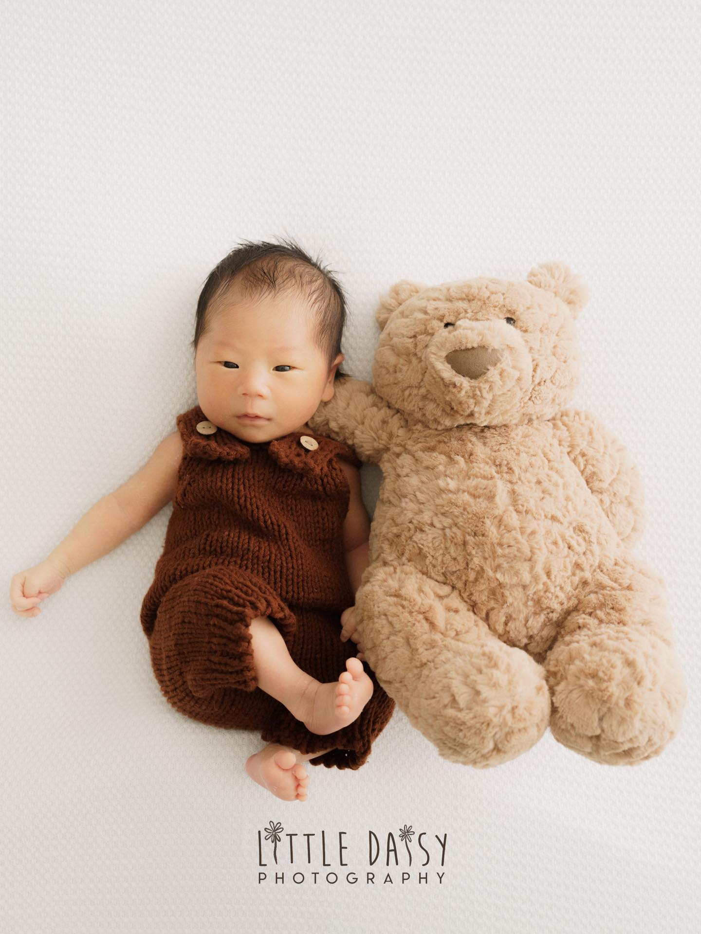 Same size. Best friends. 🐻😂🤍
#sglittledaisyphotography #sgnewborn #sgnewbornphotographer #sgnewbornphotography #newbornsingapore