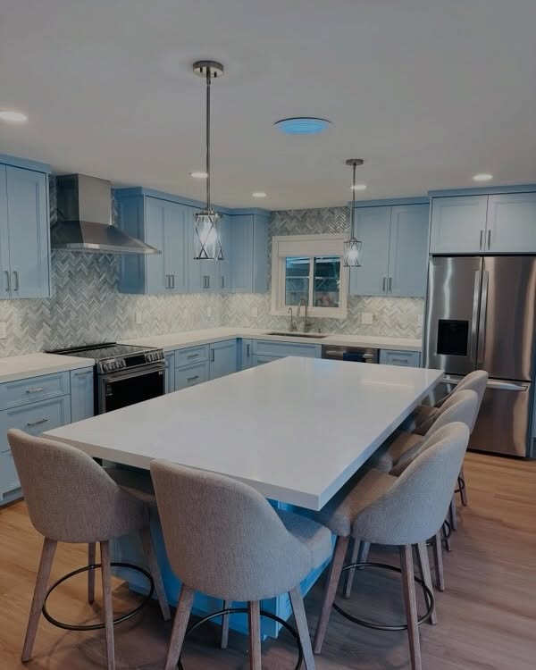 You’ve been waiting for the big reveal… and it’s finally here! ✨
This kitchen transformation is not only stunning, but designed with timeless style that will stay on trend for years to come.
From the finishes to the functionality, every detail was worth the wait.
#craftbuildersconstruction #construction #kitchen #kitchenremodel #home