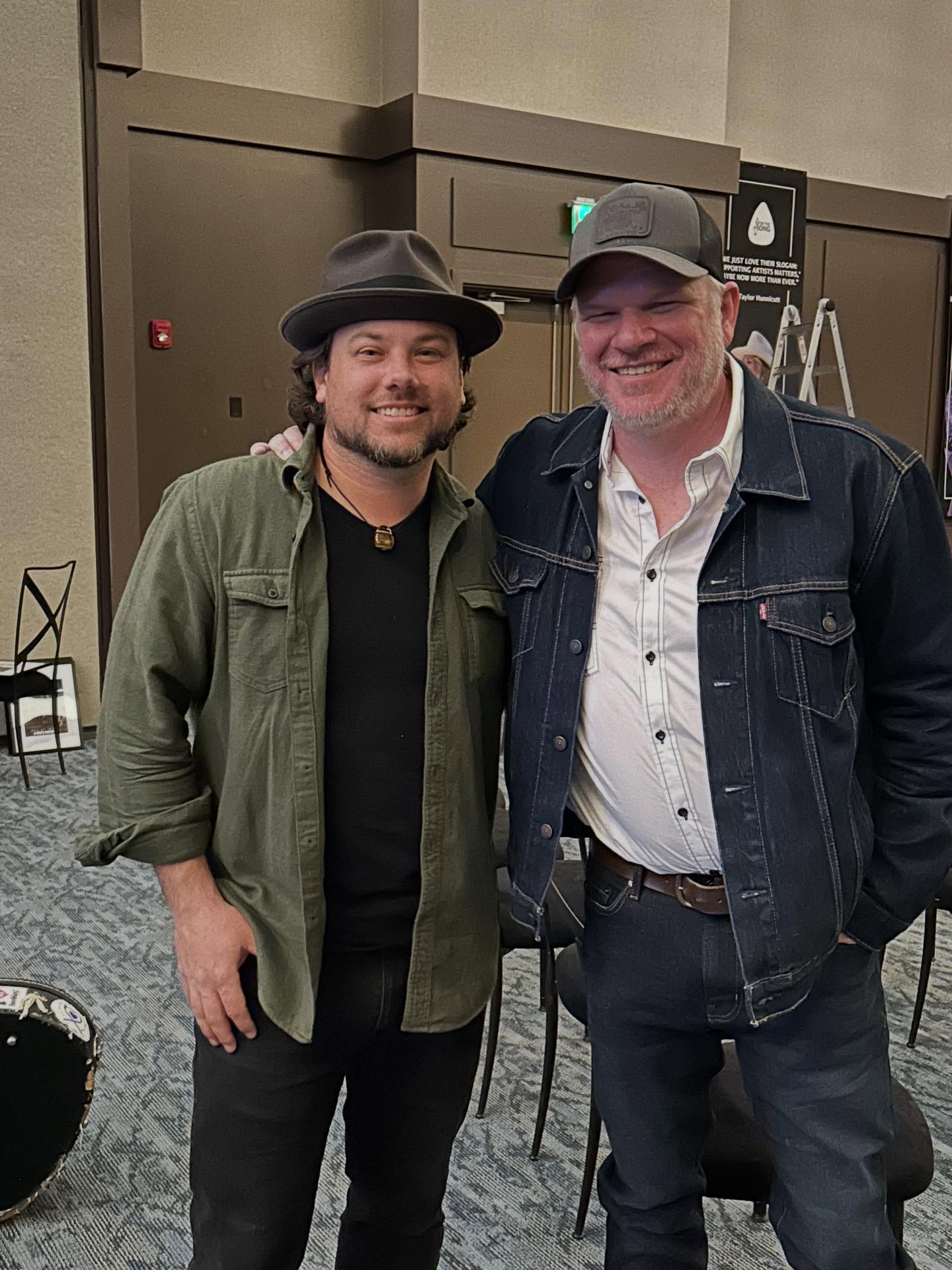 Had the pleasure of warming up the audience for @jasoneady last night up in Arrowcreek for a concert put on by @forthesong. Nice guy, thoughtful/catchy songs and an engaging storyteller. Catch him on the road if he’s coming close to your town over the next few weeks!