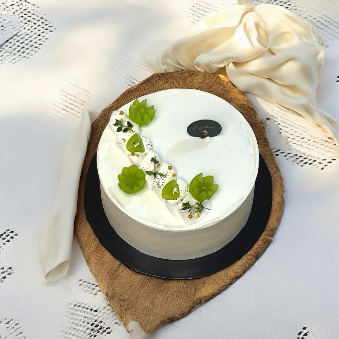 Light, poised, and quietly textural.
A modern interpretation of muscat grape through floral white tea, completed with a refined chewy grape QQ jelly.
#cakesofinstagram
#sgfoodies
#dessertsg
#sgcakes
#patisseriesg