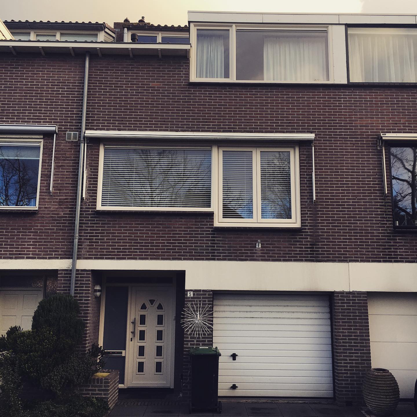 Getaxeerd voor professionele opdrachtgever. Weet u waar dit is? #Staetenhof uw professionele en gecertificeerde register #makelaar #taxateur voor al uw aan- en verkoopopdrachten en al uw woningtaxaties #aankoopmakelaar #makelaardij #taxatie #Egmond