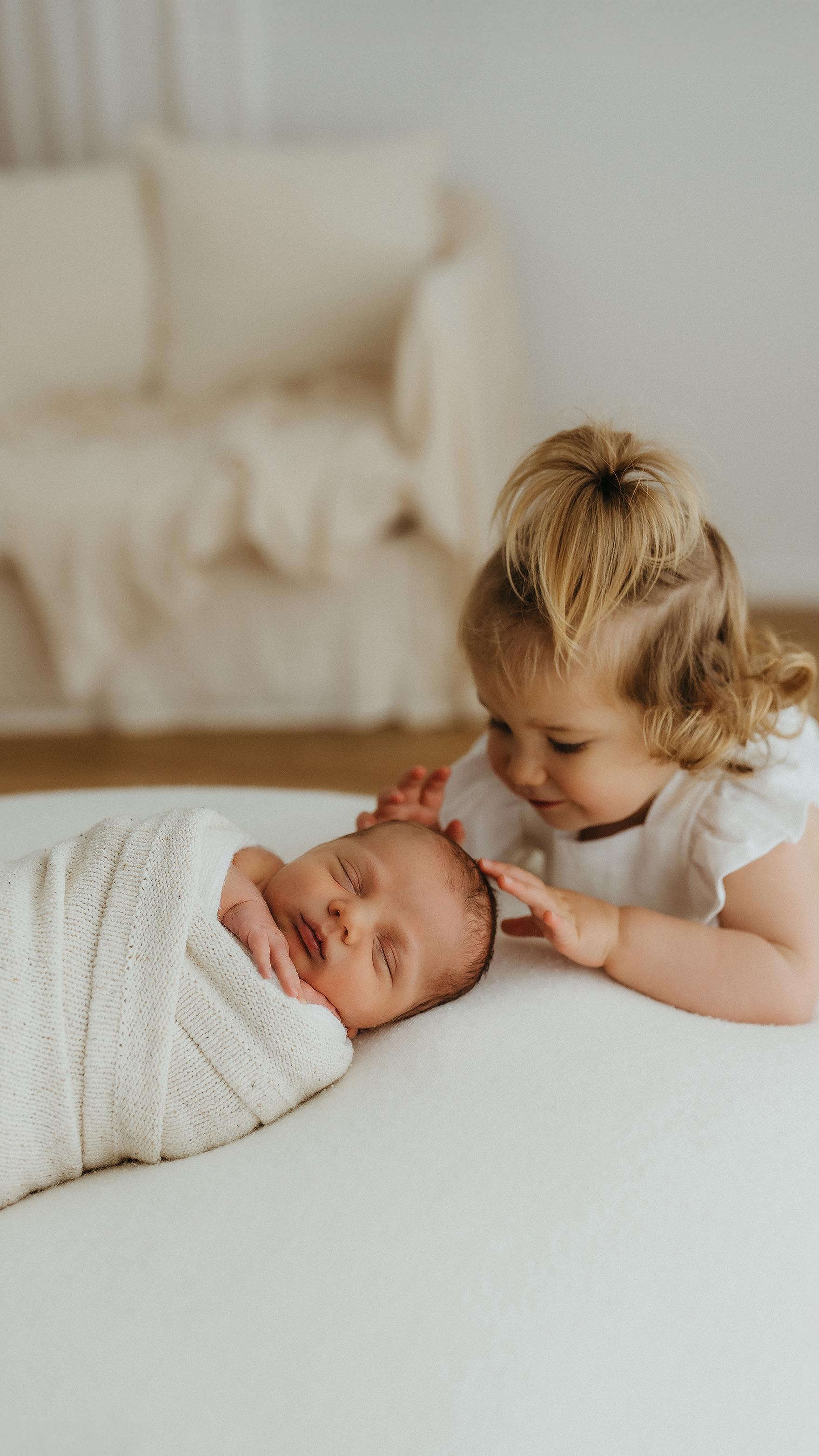 Natural newborn session captured in studio ✨