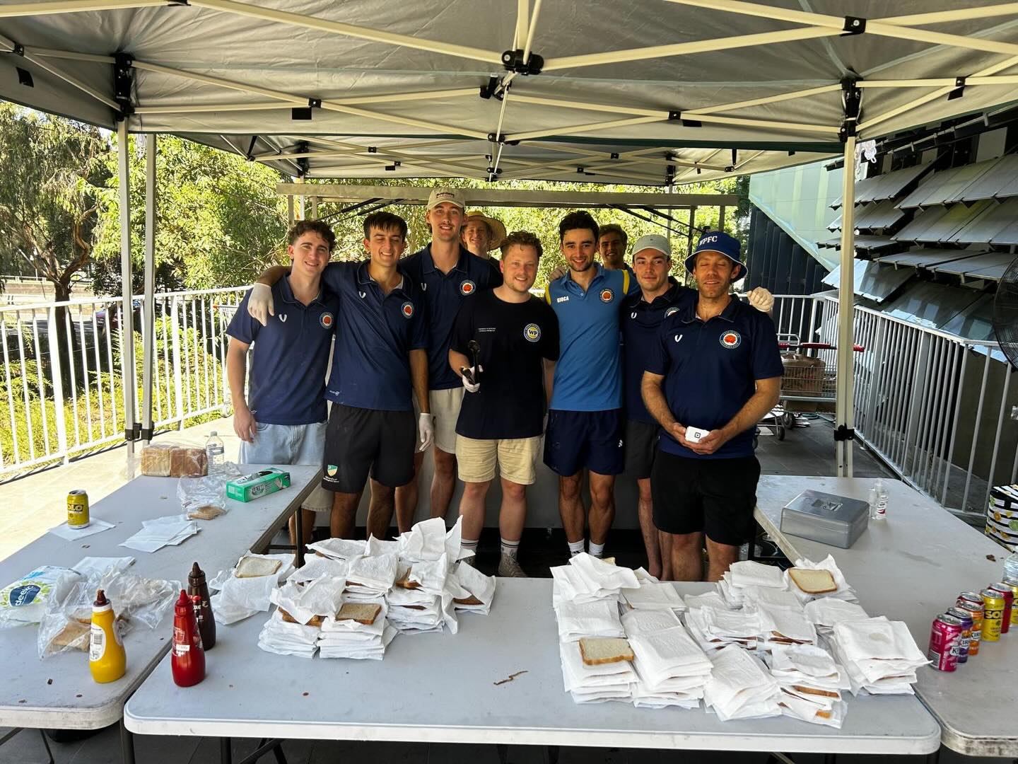 Come on down to Pymble Bunnings today to grab a snag from our Prems! 💛💙🌭