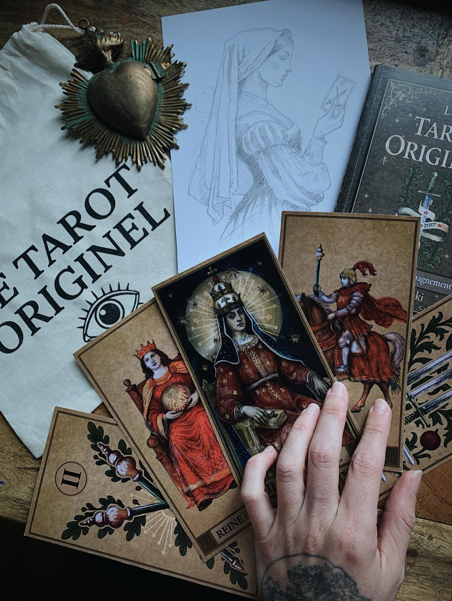 ⭐️Moins de 20 soutiens et on arrive à 300.⭐️Le Tarot Originel entre dans ses dernières heures 🥹. Merci à ceux qui ont rendu cela possible ❤️💫 Lien en bio mes amis #tarot #tarotdeck #tarotreadersofig