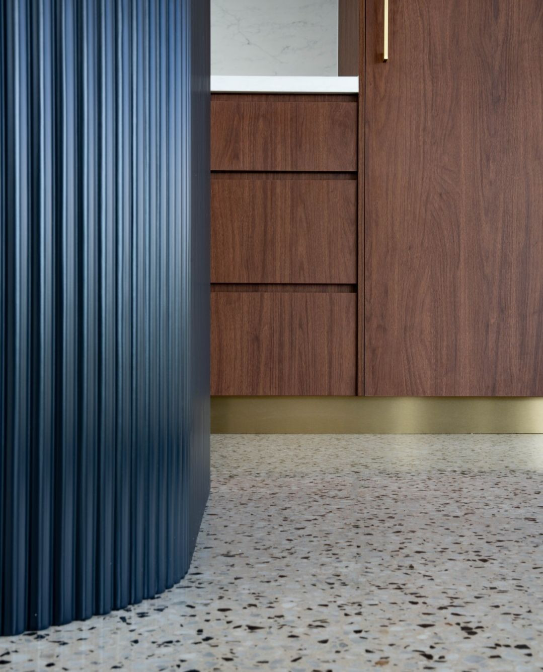 Rich texture and colour creating warmth and sophistication at our Yowie Bay project.
==========
Shire Build specialise in new home builds and major renovations including extensions, first floor additions, kitchens, bathrooms and laundries, from design and approvals through to delivery in the Sutherland Shire.