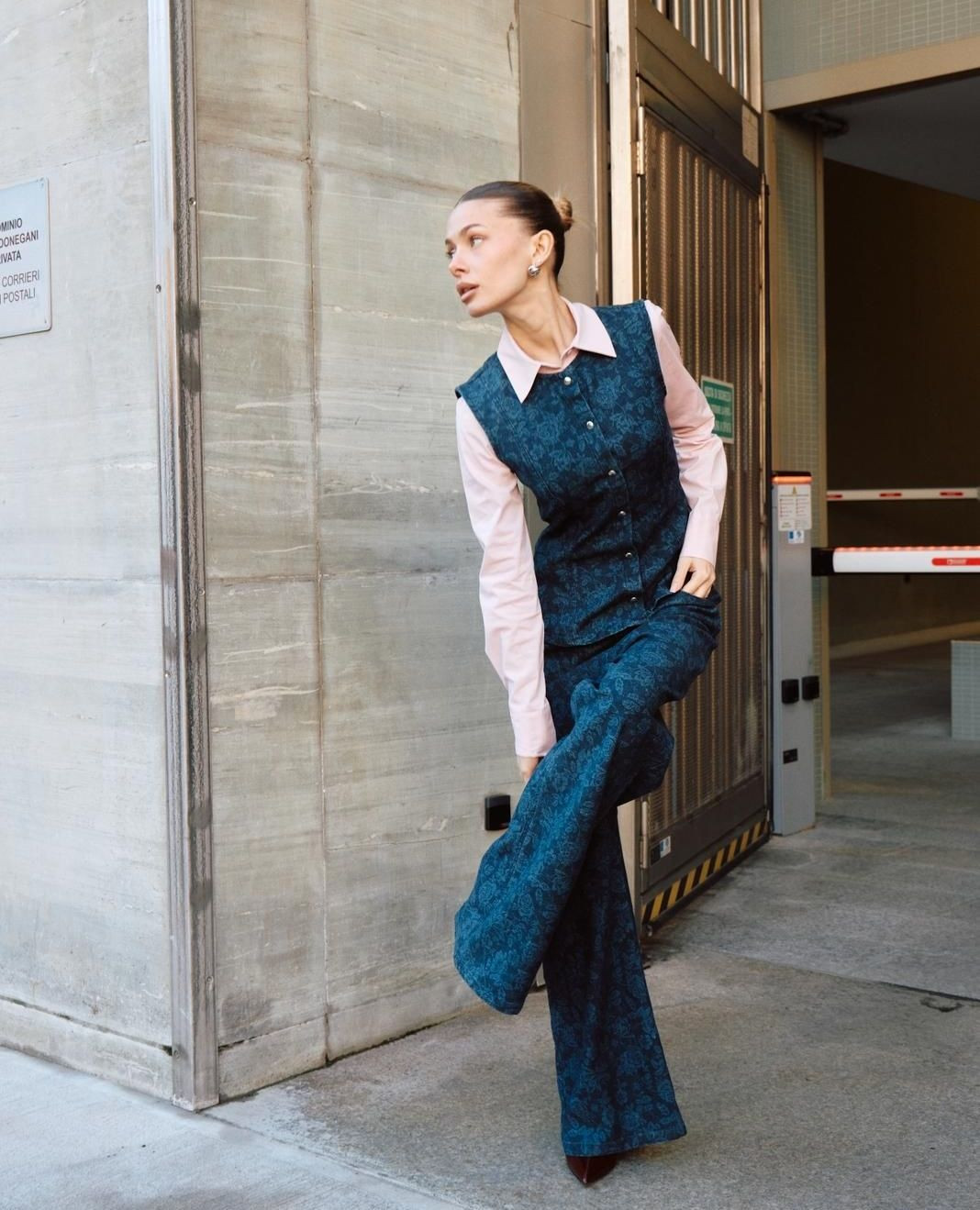 Denim & flowers, Because spring can’t decide either. 🌸👖
15% off your perfect denim.
App exclusive.