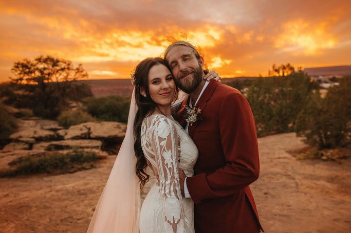 When the bride & groom are hoping for a beautiful outdoor wedding . . . cue the dramatic clouds and stunning sky 🌅
.
.
Venue: @stayopensky
Photography: @shutterfreek
Design+Planning+Decor+Florals: @poppylaneevents_st.george
.
.
#fallwedding #weddinginspiration #stgeorgeweddingplanner #wedding #poppylaneevents
southernutahweddingplanner zionweddingplanner elopement offgridwedding weddingphotography