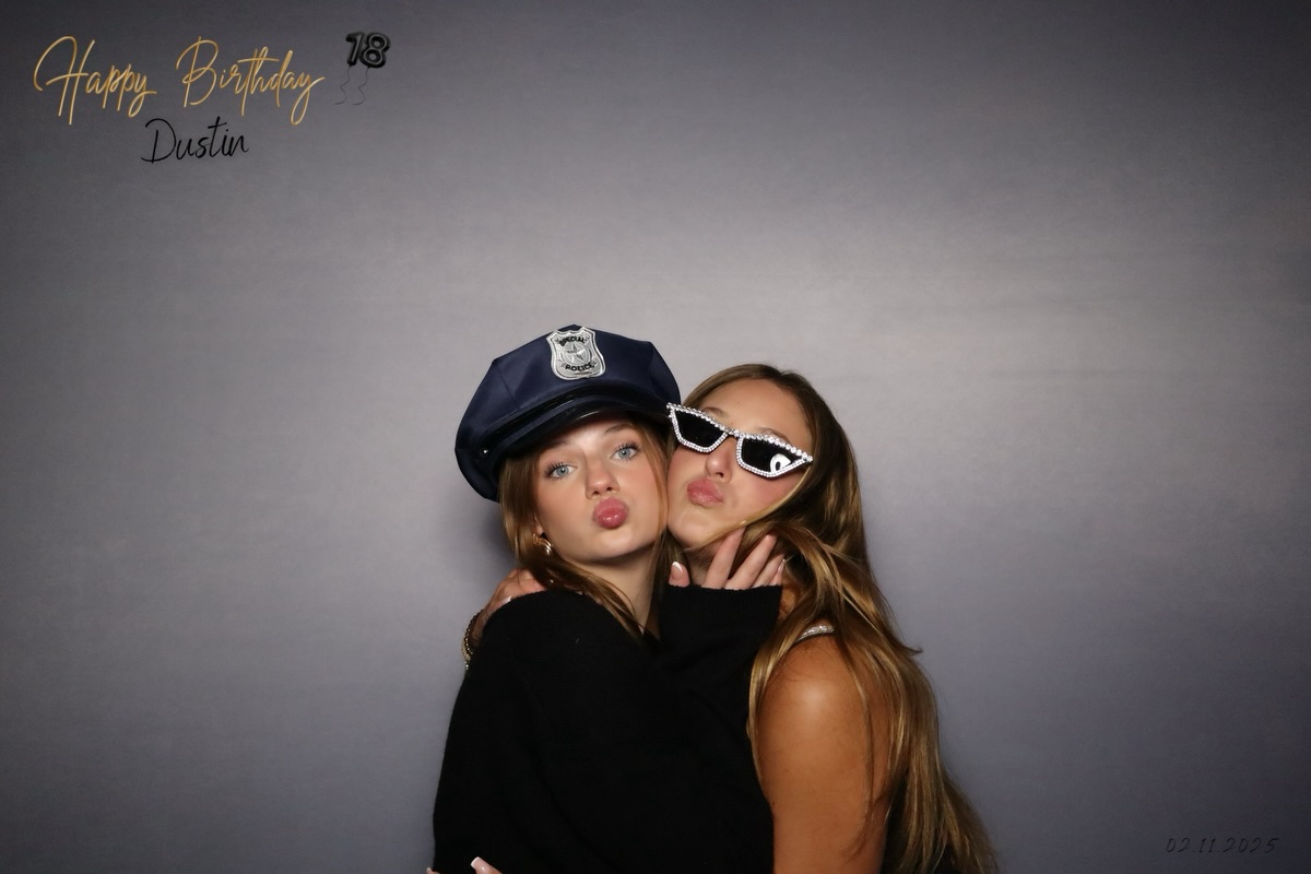 Happy Birthday Dustin 🍾🪩
Sweet 18✨
VIP - Paket mit hellgrauem Hintergrund und Special Requistien 📸
Sichere dir jetzt dein Wunschtermin 👈🏼
Per DM oder auf unserer Website ✨
#elbuferevents#photobooth#fotobox#birthday#party