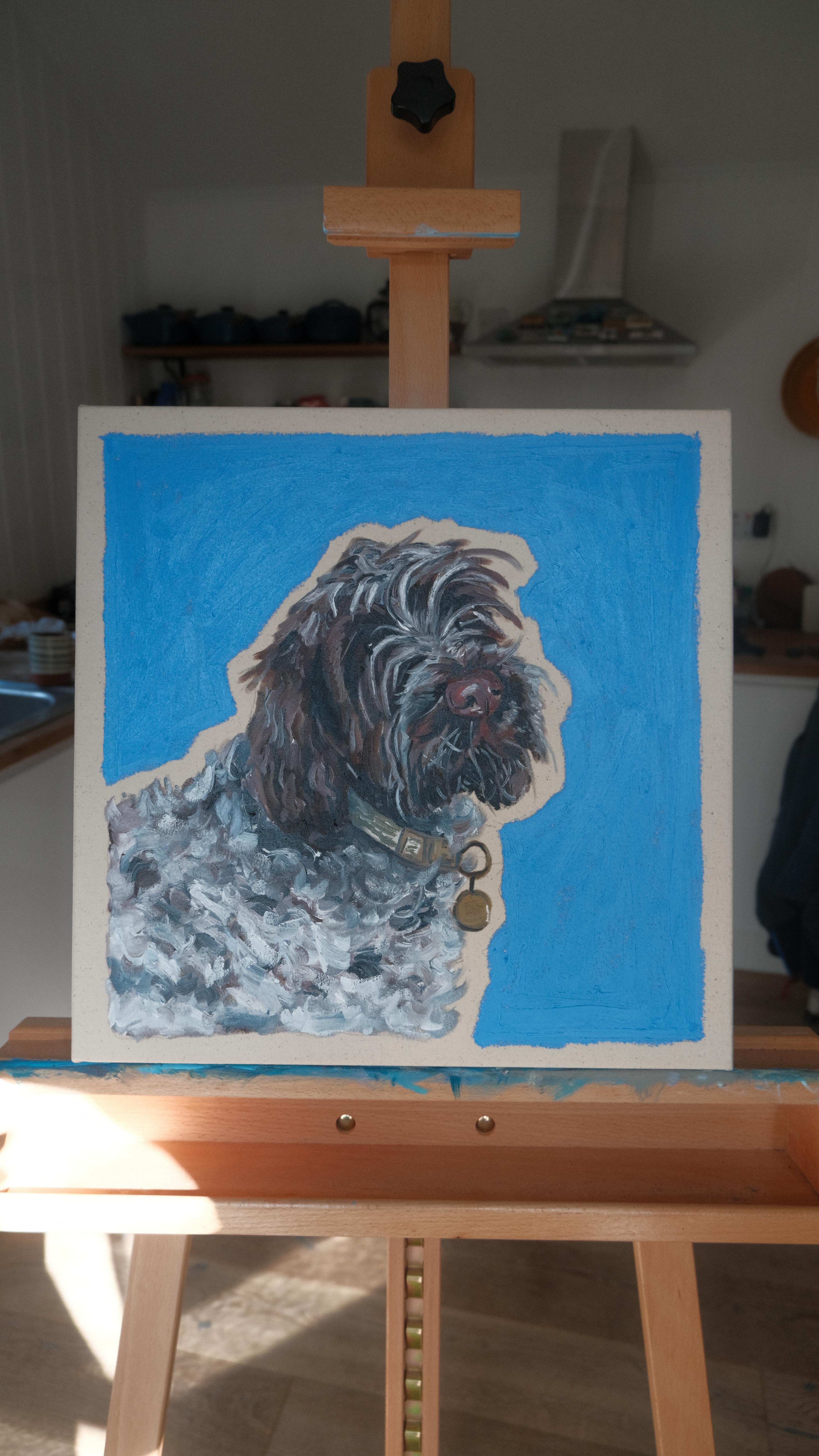 A new painting of Bramble inspired by my sketchbook drawings of her - it also helps me to make a canvas painting less serious and not to make the outcome ‘perfect’. Whilst it’s been raining every day since the beginning of the year, landscapes are just not inspiring me at the moment. Also having a lot of fun with oil sticks at the moment to add texture to the background 🎨
#petportrait #oilpaint #oilpainting #canvaspainting #fyp