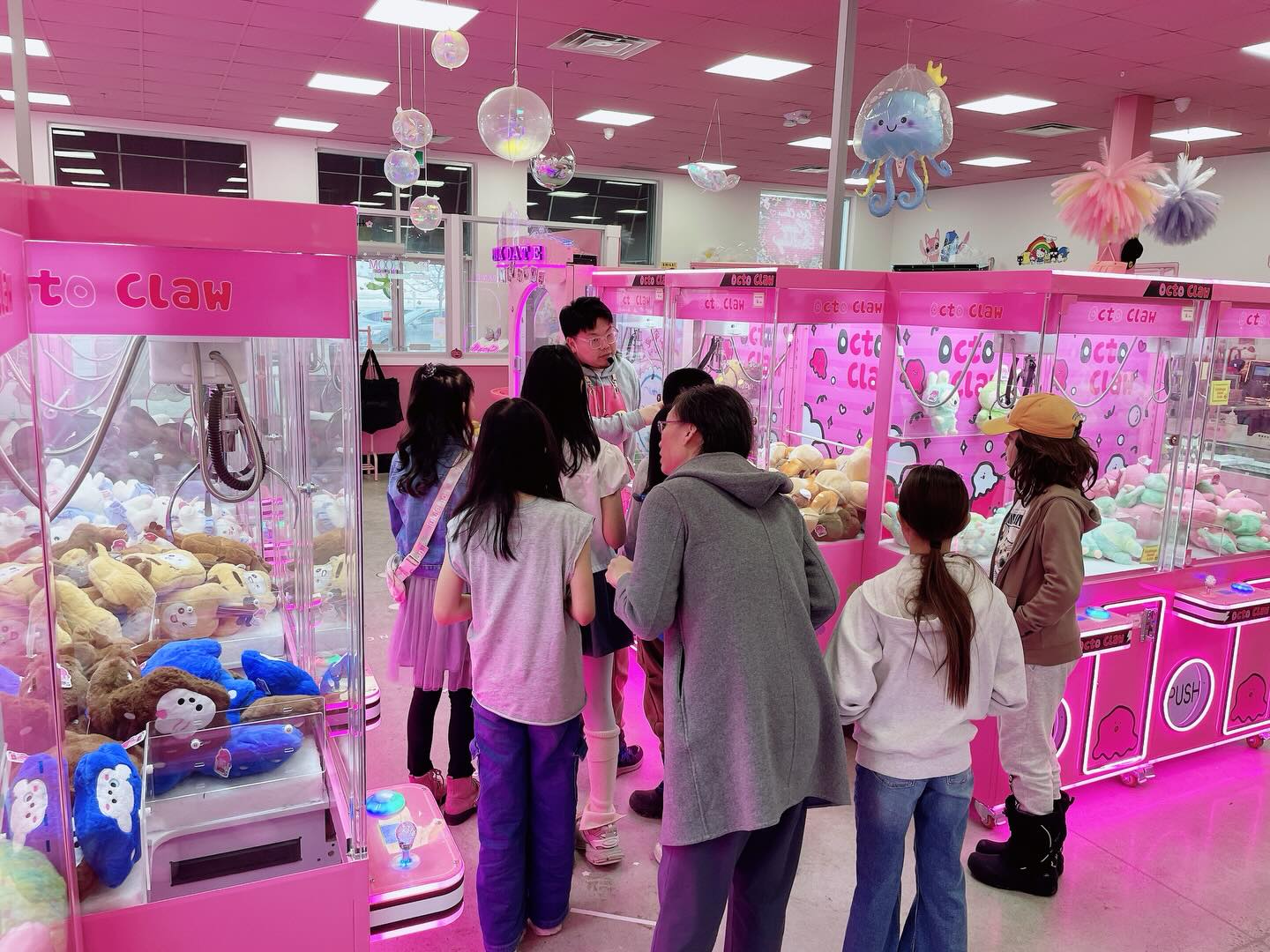 Make your child’s birthday unforgettable at Octo Claw 🐙🎉
Two hours of non-stop fun, a private party room, exciting claw machine games, and tons of prizes to win — it’s the perfect mix of play, celebration, and memories!
Kids play, laugh, win prizes, enjoy cake, and celebrate together while parents relax and enjoy the moment 💕
Want to make it extra special? Ask about our party add-ons like Simulation Cream Hand Craft for a fun DIY experience they can take home! 🎀
Dates fill quickly — DM us to book your birthday party today! 🎂✨
#OctoClaw #KidsBirthdayParty #AuroraON #BirthdayFun #PartyVenue