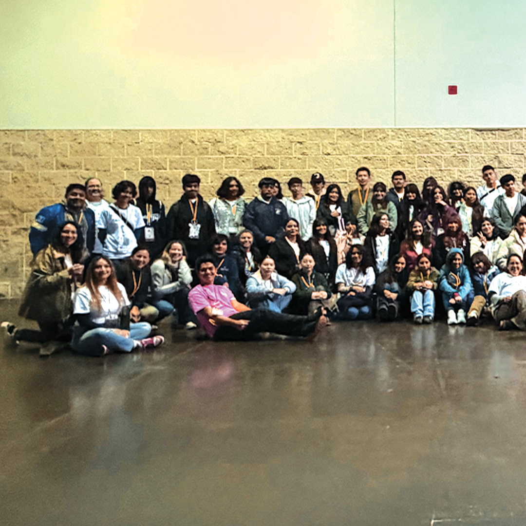 Our confirmation students participated in a day of prayer, worship, and faith formation in Anaheim for Youth Day. Let us pray for them as they prepare to receive the Sacrament of Confirmation in April.
Nuestros estudiantes de confirmación participaron de un día de oración, adoración y formación sobre nuestra fe, en Anaheim para el día de los jóvenes. Oremos por ellos mientras se preparan para recibir el Sacramento de Confirmación en abril.