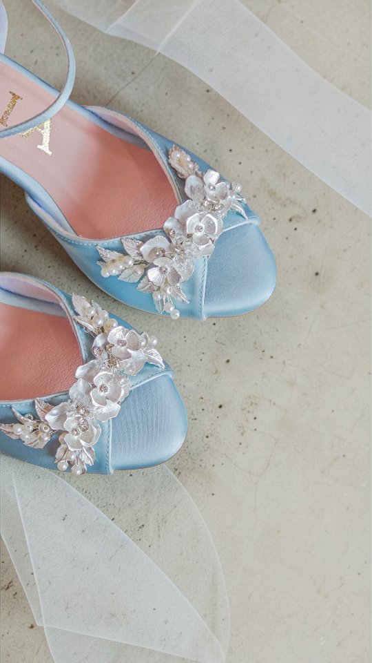 NO COMPRES TUS ZAPATOS DE NOVIA SIN ANTES SABER ESTOS PASOS.
#calzadodenovia #zapatosdenovia #bridetobe #stellashoesbride #bridalshoes