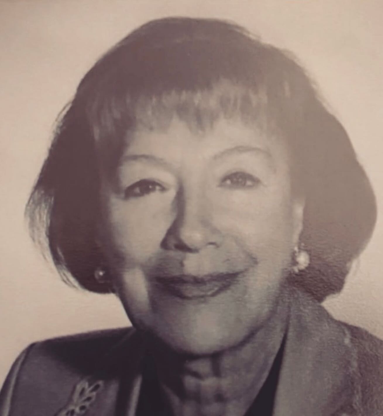 📌comunicado ACHIEEN
Con pesar informamos el fallecimiento de Alicia Prieto Arrau, past president de ACHIEEN entre los años 1991 y 1995. Alicia fue académica de la Escuela de Enfermería de la Universidad de Concepción llegando a ser Directora del Departamento de Enfermería.
Acompañamos a su familia, colegas y seres queridos en este momento de tristeza, agradeciendo profundamente su invaluable contribución a la enfermería.
