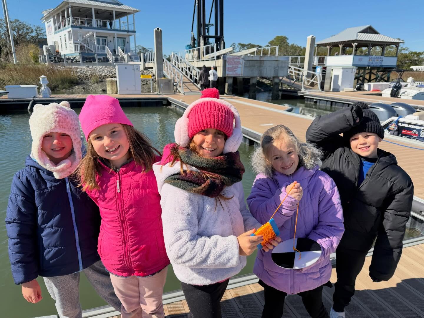 Through our year long partnership with St. Andrew’s 3rd graders, they took their classroom knowledge to the coast today!🌊 ☀️🦪
These students tested our local water for salinity and turbidity, collected and identified marine invertebrates, and created their own creature! Once it warmed up, they were able to do a Q&A session with Tybee Oyster Company and watch them harvest oysters!
This is not possible without our amazing partners, Savannah Boathouse Marina and Bull River Cruises!
#HandsOnLearning #GACoast #GAOysters #SustainableAquaculture
