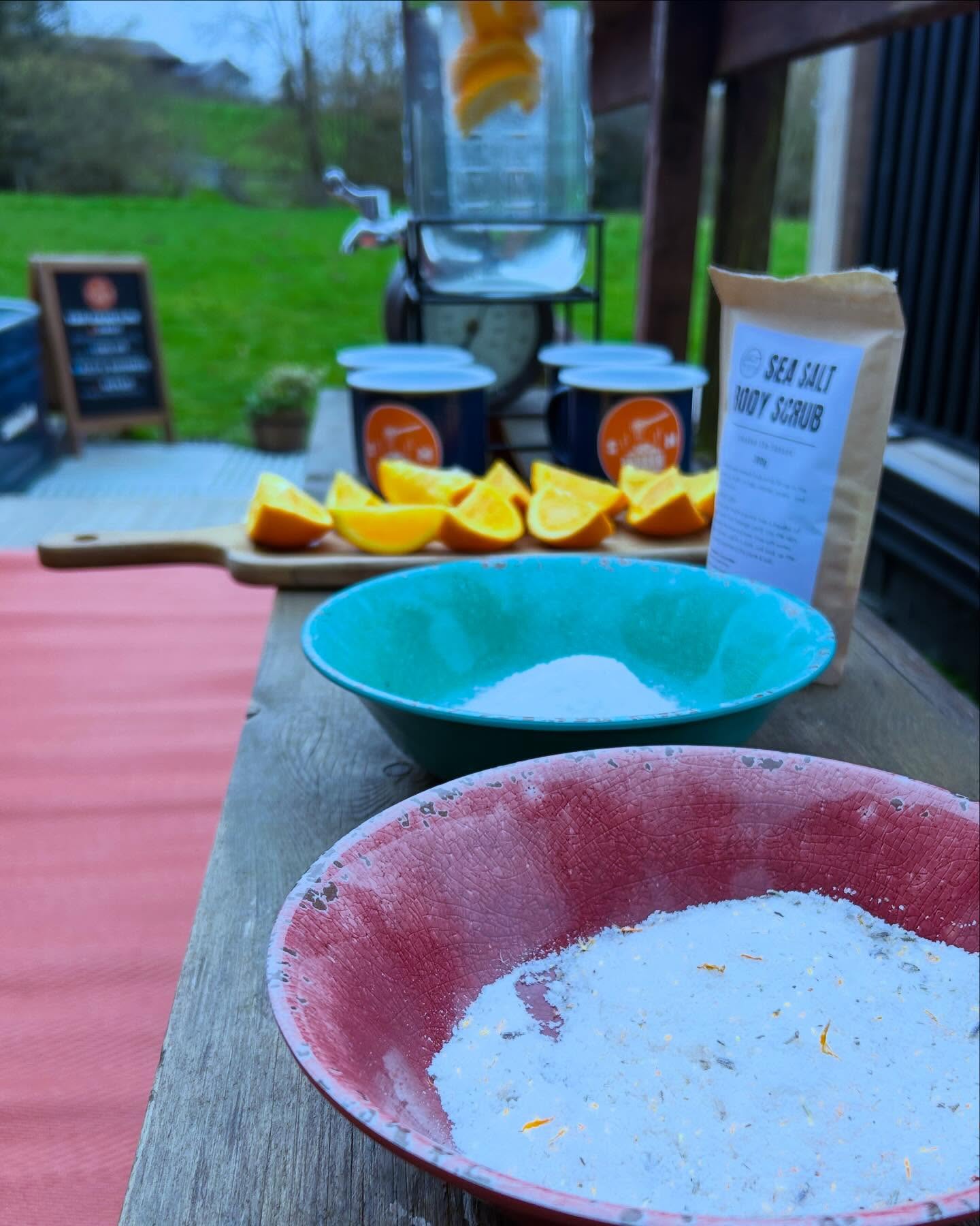 Mini Spa Hideaway š«
Some days, an hour in the sauna is all you need. But this week, we made it a little bit VIP!
We introduced our first Mini Spa Hideaway:
š„ unhurried sauna time
š dreamy aromatherapy massages by @elms_elevated_mindful_skin
šš» homemade scrubs from Nick @nickttherapies
š endless orange slices
š« herbal tea & cake @basicbatchcookies.gf
āŗļø A clay face mask to finish @wildsageandco
Relaxing, replenishing and just a tiny bit indulgent in the best possible way.
Weāll definitely be doing more of these, keep an eye out if you fancy joining us next time.