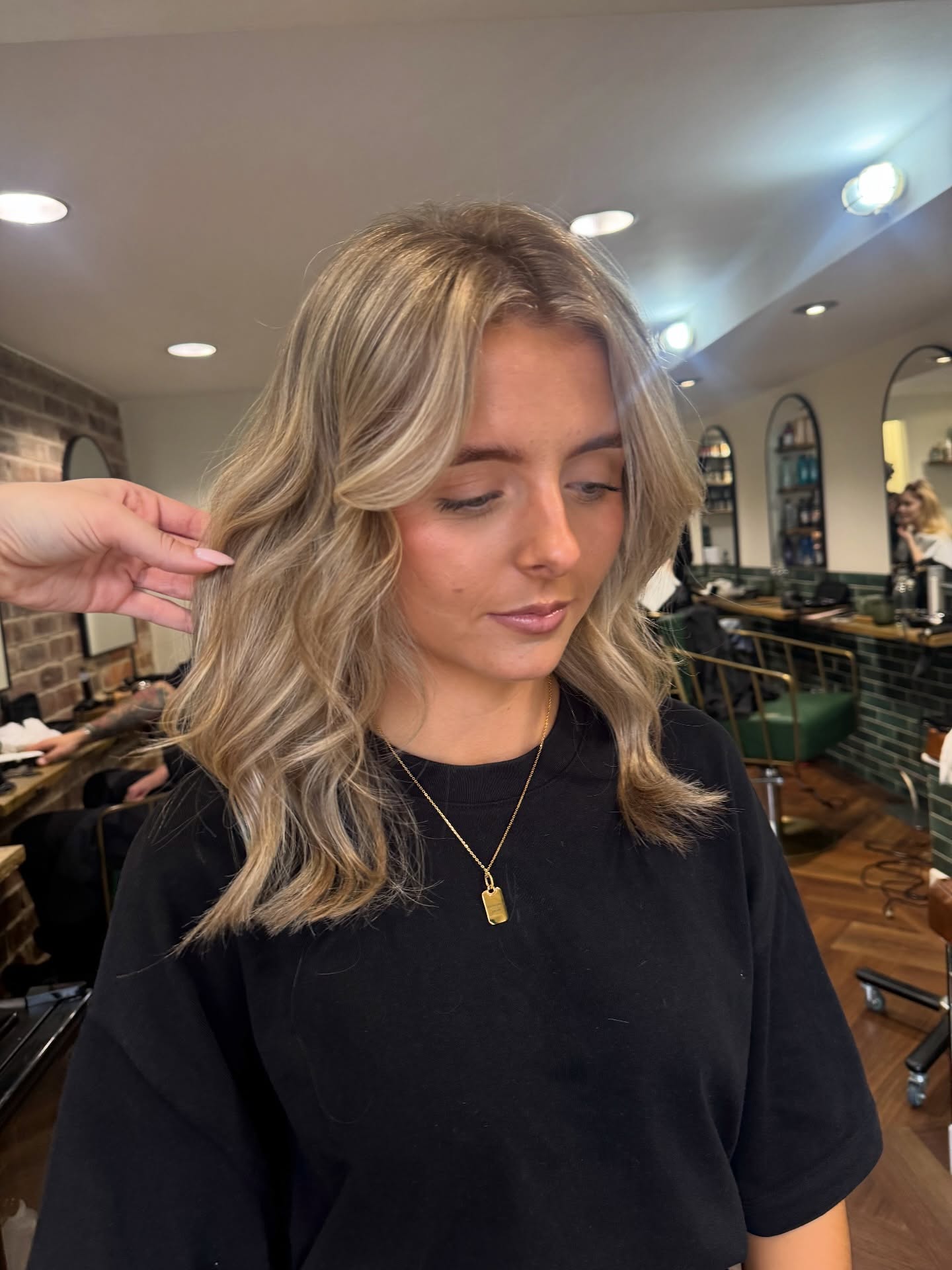Cut and Colour by @rubycoxhair
Soft Dimension, seamless layers, and the creamy lived in Blonde π
Created using @redken for shine, strength, and that healthy hair glow.
@redkenpro
#Kadohair #livedinblondes #redkenready #blonde