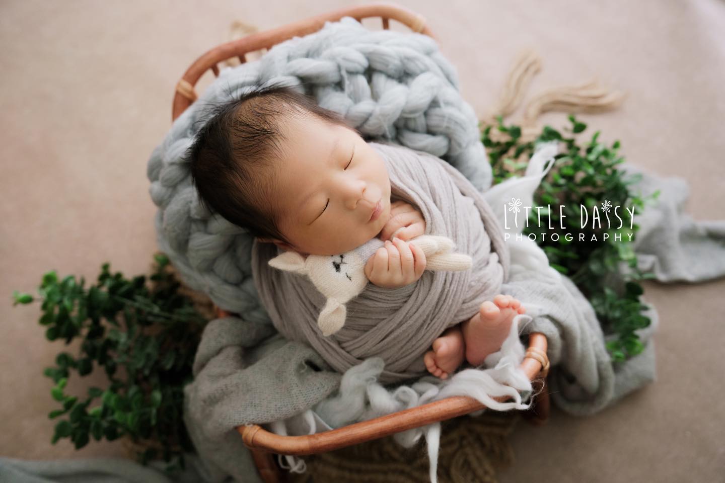 There is nothing quieter, nothing softer, nothing more precious than a sleeping newborn. 🤍 This is my favorite kind of stillness. 📸
#sglittledaisyphotography #sgnewborn #sgnewbornphotographer #sgnewbornphotography #newbornsingapore