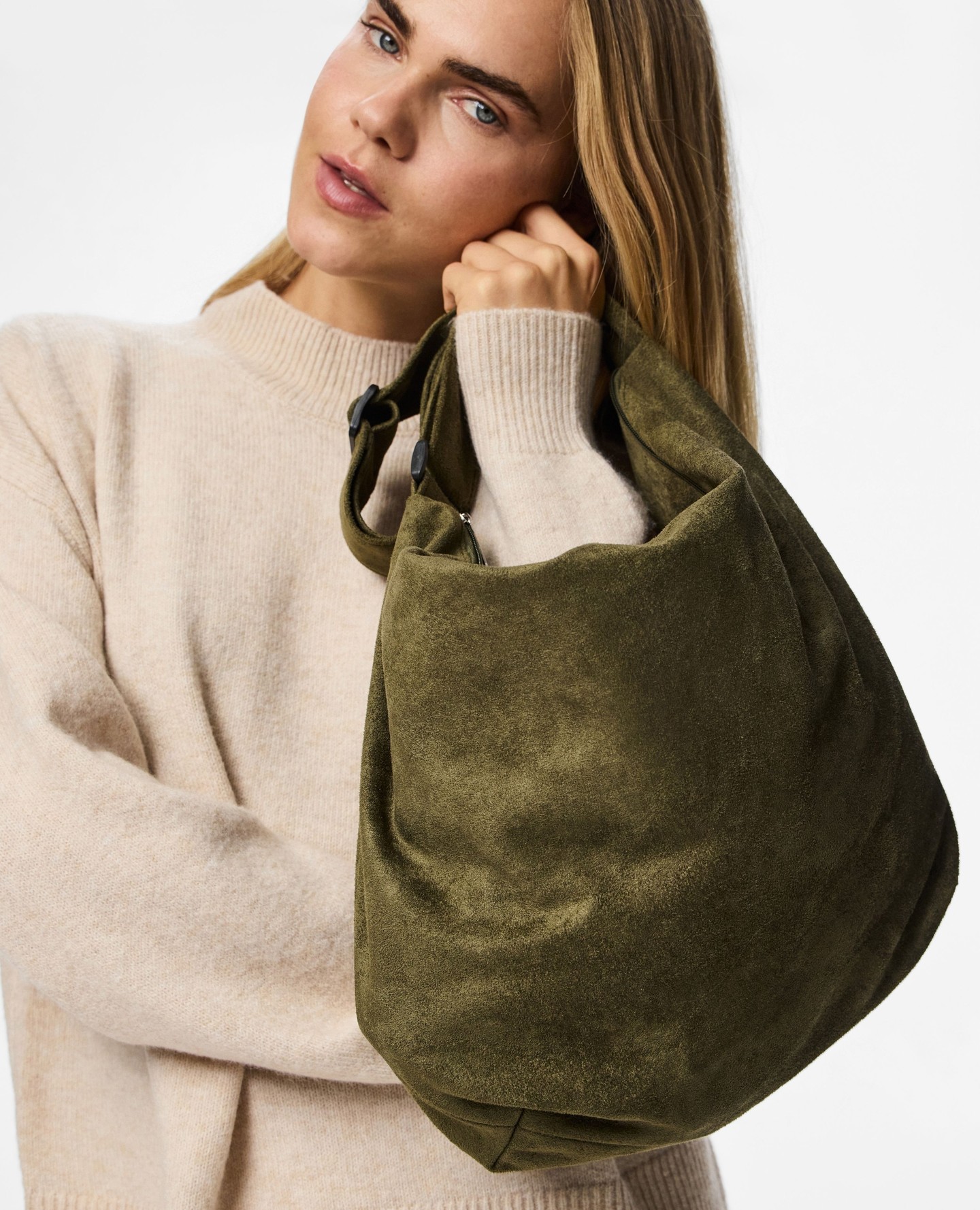 Consider this your sign to buy the bag (or backpack) you’ve been eyeing 👀
20% OFF on all bags when you buy 2, app exclusive!