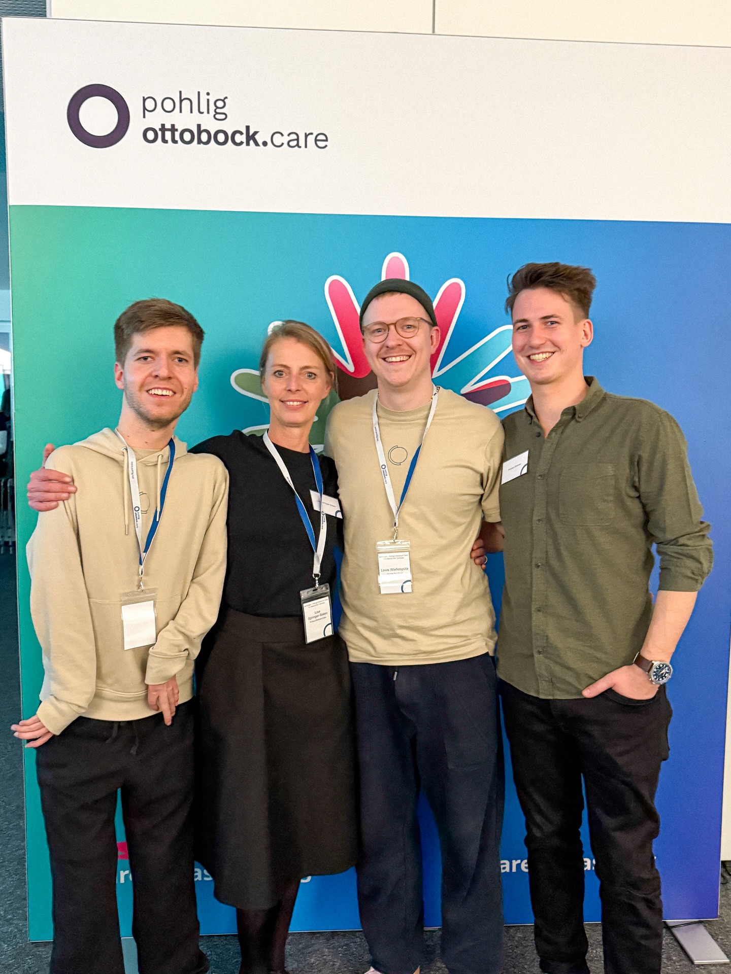 Heute ist #raredeseaseday ( @rarediseasedayofficial ) und anlässlich dazu gab es gestern bei Pohlig ( @ottobockcare_deutschland ) in Traunstein eine Veranstaltung. Unter dem Titel Sicht.bar haben viele Vertreter:innen von Pohlig und Ottobock und Freunde des Unternehmens zusammengefunden und über die Wichtigkeit von Sichtbarkeit nicht nur von Behinderungen, sondern auch von der Arbeit der Orthopädietechniker*innen gesprochen!
Wir durften viele nette Gespräche führen, Menschen wiedersehen und neu kennenlernen. Danke an alle Beteiligten.
Auf den Fotos eine Auswahl an lieben Menschen die wir treffen durften.
- Anzeige weil Markennennung -
Foto: @rene_schaar