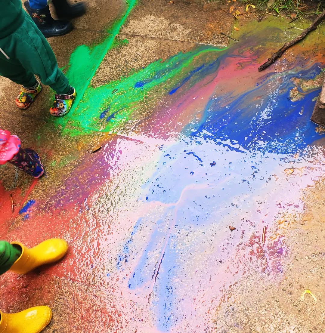 Pavement Painting
So much fun to mix the dregs of paint bottles with water, then go wild with our fine motor skills- squeezing & spraying colour everywhere.
The children were in their element. "Look we've painted a rainbow!"
.
#painting #childledplay #happykidsaltrincham #earlyyears #nursery #preschool #agreatplacetobe
