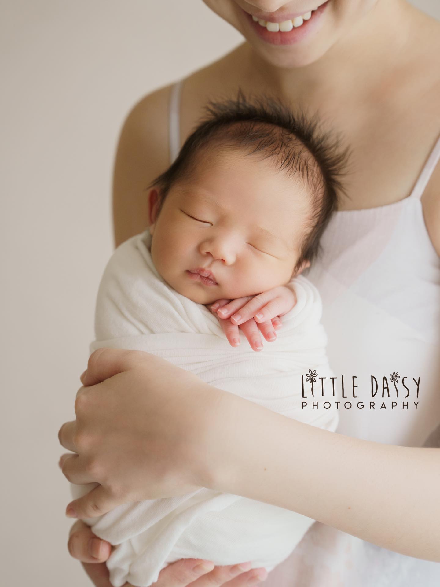 The safest place in the world. 🥹🤍
#sglittledaisyphotography #sgnewborn #sgnewbornphotographer #sgnewbornphotography #newbornsingapore