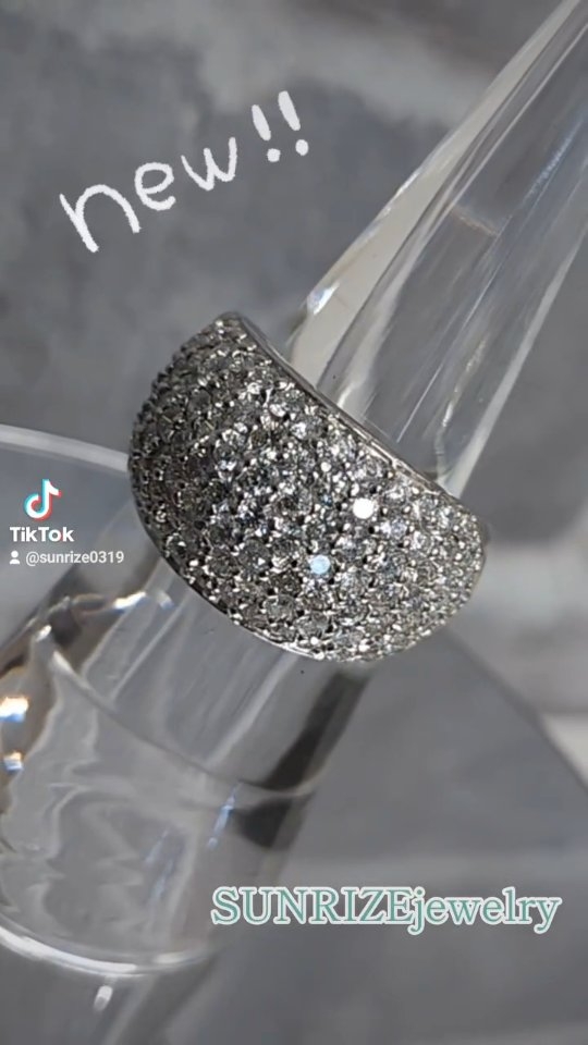 新商品入荷致しました!!
・pt900 パヴェダイヤモンドリング D3.00ct
・pt900 翡翠リング J6.26ct D0.05ct 鑑別付き
・pt1000/pt900 ホース金貨25/1oz付きダイヤモンドペンダントトップ D0.71ct
・K24/K18 ツバル金貨10/1oz付きペンダントトップ
二次流通ならではのラインナップにお得な価格設定✨
是非お手に取ってご覧になってください☺️
メルカリSHOPS
楽天市場
でも出品しております🙂↕️
お問い合わせもお待ちしております🌱
#リユース販売
#買取
#サンライズ
#荻窪
#ジュエリー