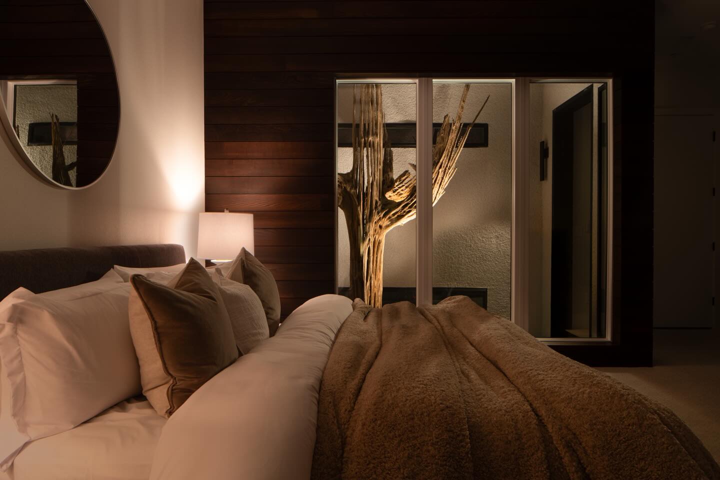 The ‘Spire’ and ‘Virga’ plan share a signature detail. An indoor atrium set within the primary bedroom, positioned at the center of the home, bringing the outdoors inside in a refined way. #theestatesatlonemountain