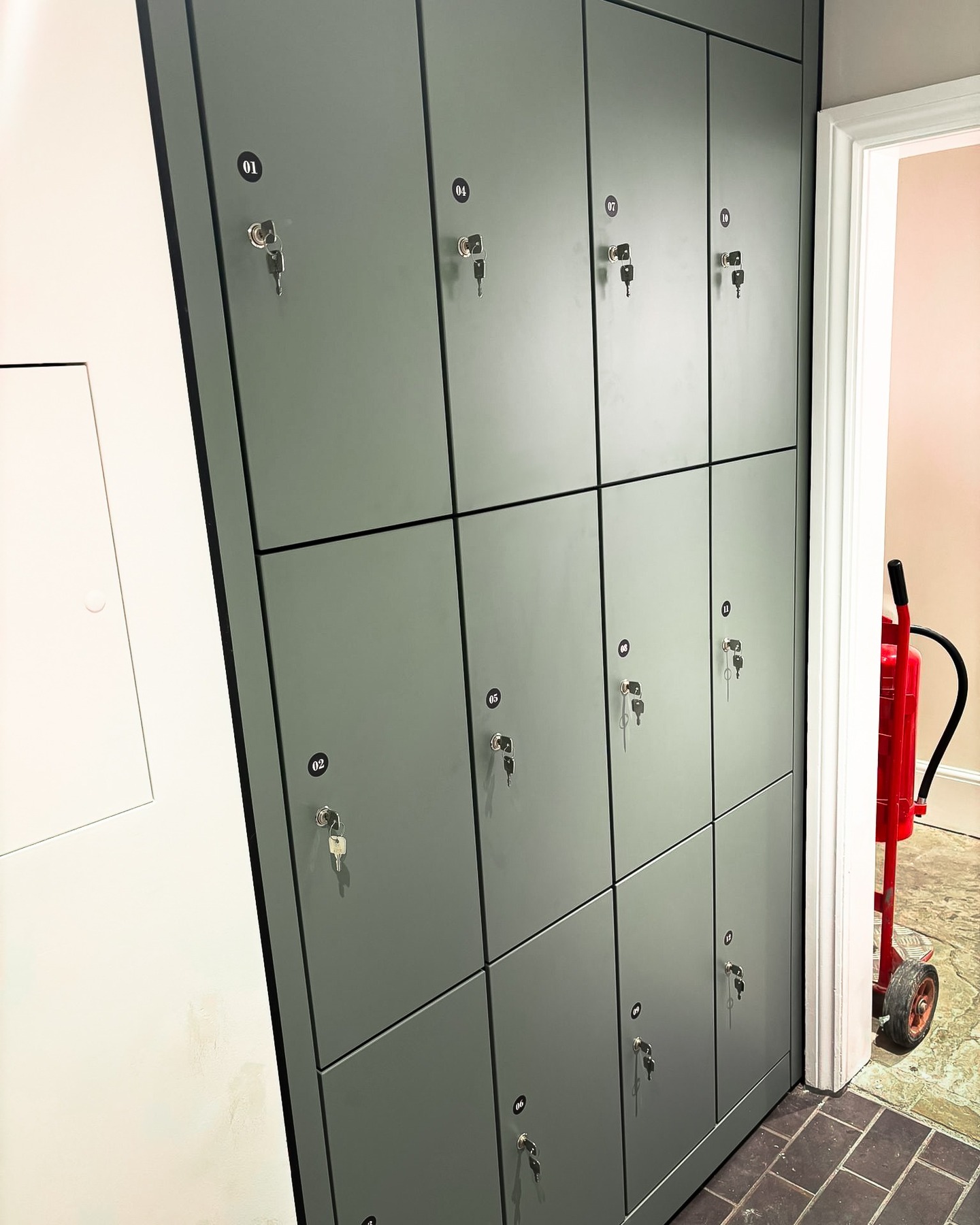 From concept to completion.
Transforming an unused space into a smart and functional bank of lockers doesn’t need to be complicated.
✅ Quotation
✅ Survey
✅ Design
✅ Installation
Handled end-to-end by Freewall: no gaps, no guesswork, just a smooth process and a solid result.
#lockers
#storageinstall
#officefitout