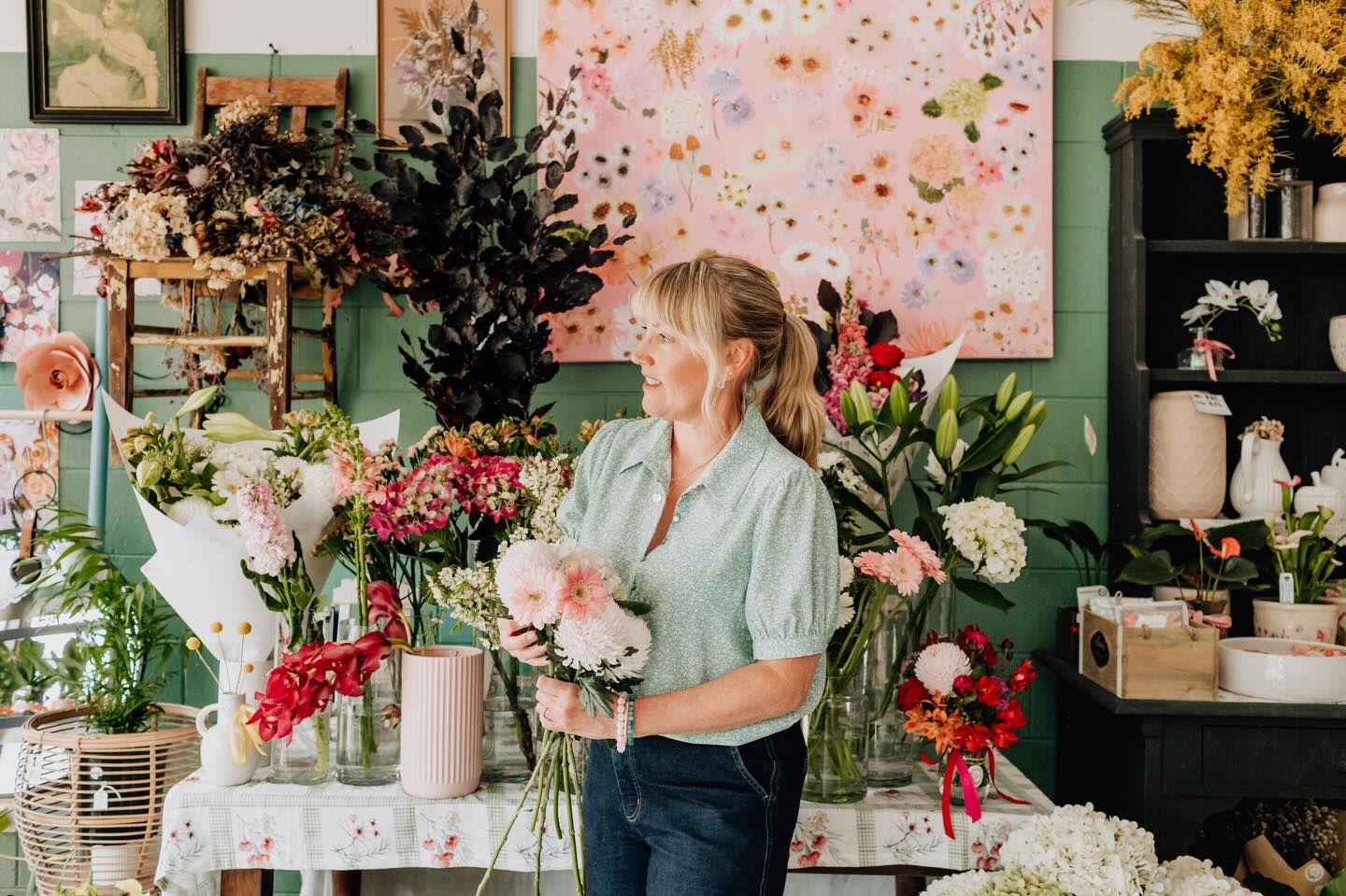 Six years in business… and I only just realised it was a month ago 🙈🌸
Somewhere between early market mornings, wedding installs, last-minute bouquet requests and 3 demanding teenagers, my flower business quietly turned 6.
Six years of:
✨ Bridal bouquets carried down the aisle
✨ Farewell flowers made with love
✨ “Just because” bunches
✨ Mother’s Day madness
✨ Christmas wreaths on front doors
✨ And so many beautiful, loyal customers.
To every bride who trusted me with your vision, every customer who orders again and again, every friend who shared a post, and every person who has supported my small business over the years — thank you. Truly.
I might be a little late to my own anniversary party… but I’m so grateful to still be here, creating beautiful blooms for you 🌿