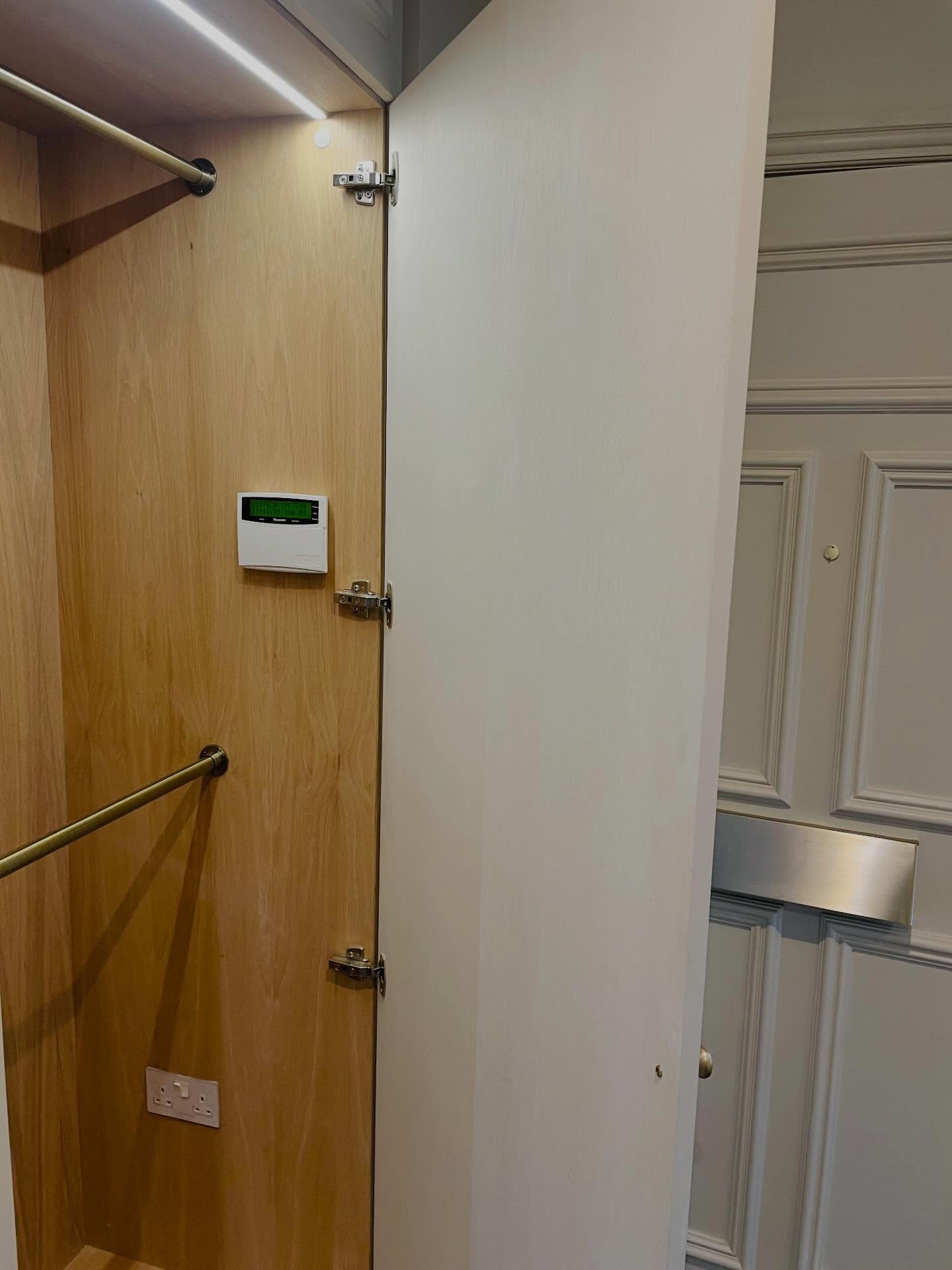One of our recently completed projects.
We installed an enterprise grade WiFi system, a fully integrated video matrix system, and a smart security alarm in this high end apartment in Hampstead, North London.
Seamless connectivity. Intelligent entertainment. Complete peace of mind.
If you’re looking to upgrade your home technology to the next level, get in touch.
#SmartHome #EnterpriseWiFi #HomeTechnology #LuxuryLiving #Hampstead