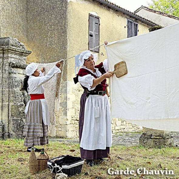 Les #cantinières et #lavandières !
#livinghistory #reenactor #reenactments #reenacting #histoire #history #napoleonbonaparte #premierempire #woman #reconstitutionhistorique #femmes #costumedepoque #france #french #bonaparte #frenchempire #firstfrenchempire #napoleonic #grandearmee #grandearmée #xixcentury #regency