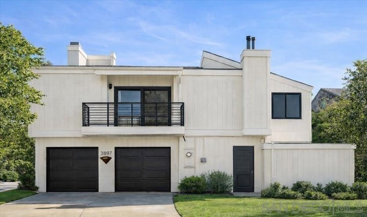 JUST LISTED | North Pacific Beach
📍 1897 Malden St
4 Bed | 3 Bath | 2,526 SF
Offered at $2,894,900
This reimagined 1970s California Contemporary blends post-and-beam architecture with modern refinement. Vaulted ceilings, seamless indoor-outdoor flow, and sweeping views of the Pacific, Mission Bay, and Downtown San Diego elevate everyday living.
Moments from Kate Sessions Park, this elevated corner-lot residence offers privacy, light, and timeless coastal design.
Schedule a private showing.
Listed by:
📲 Liv Arant
512-809-9437
#JustListed #PacificBeach #KWLaJolla #SanDiegoRealEstate #LuxuryHomes