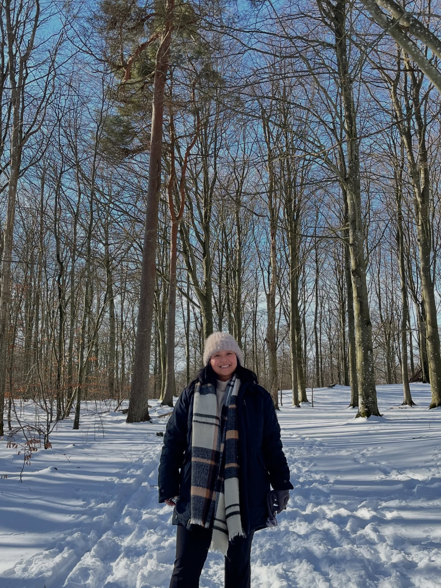 Every month, I try to unlearn things that led me to burnout. In February I’m unlearning the habit of repressing emotions.
When we repress our emotions, they don’t just vanish. They leak out. They show up as passive-aggression, burnout, or a lack of empathy that leaves our teams feeling unsupported. I’ve been like that, and I’ve also worked with a lot of people like that.
My process of unlearning includes asking myself questions to help me reflect:
1. What is the actual risk of letting my team see I’m still figuring it out?
2. Where is this emotion sitting in my body right now?
3. Is my poker face creating distance? (a.k.a is hiding my emotions actually helpful or distructive?)
4. Where did I learn that repressing emotions is “professional”?
5. What would change if I looked at this emotion as data instead of a distraction? (meaning: how would it help me make decisions?)
It’s a journey. A long one. And definitely not a perfect one. But if you’re struggling wtih something similar, you can find more free tools on my Substack. Link on bio.