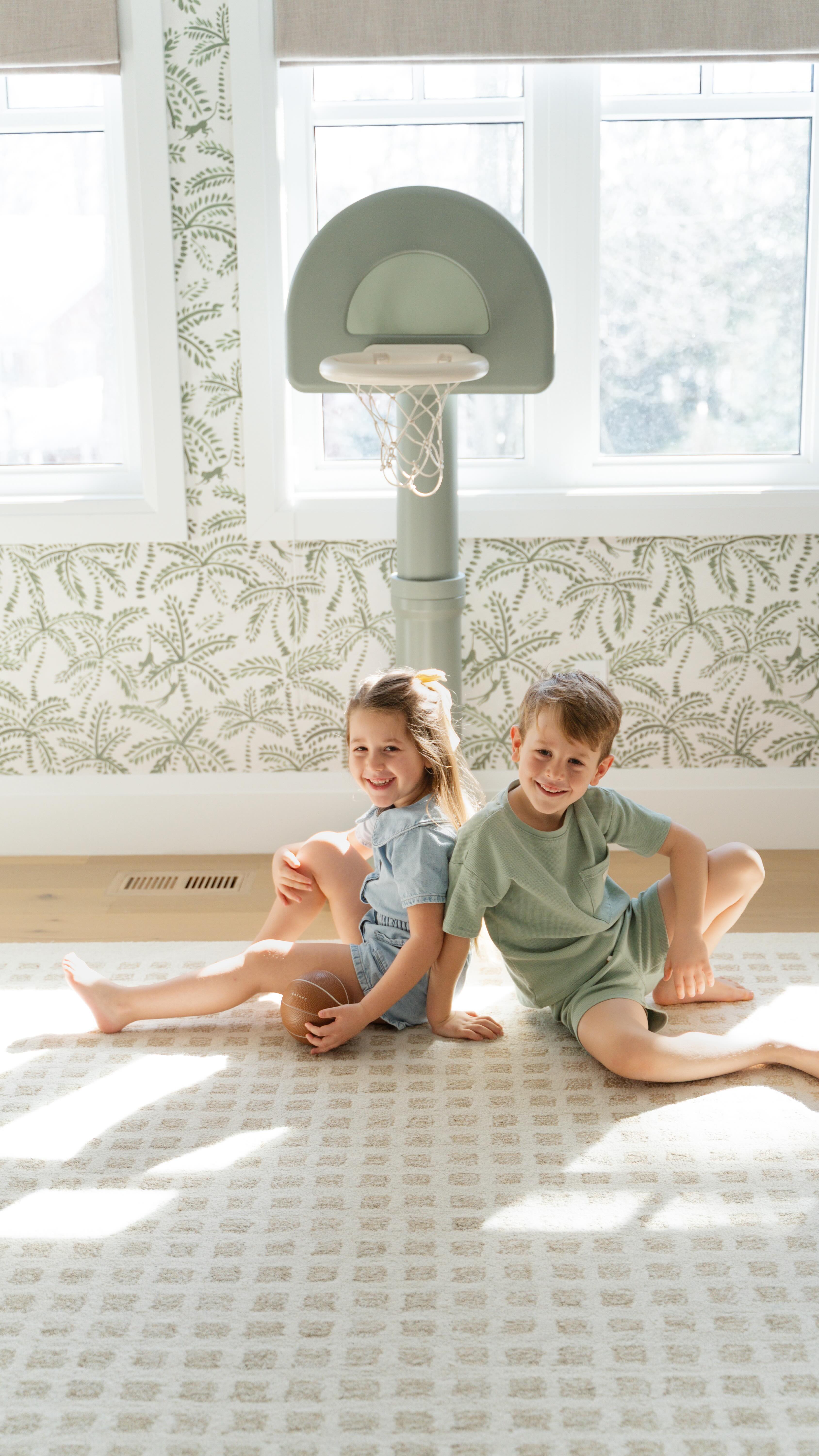 This @gathre basketball net has been a SLAM DUNK! 🏀 when designing a kids space, I always try to incorporate space that encourages independence, whether it’s to read, study or play! This net not only provides great fun for the family but it works seamlessly into the decor! 🙌🏼
Basketball net: @gathre
#gathre #boysroom #kidstoys #kidsdecor