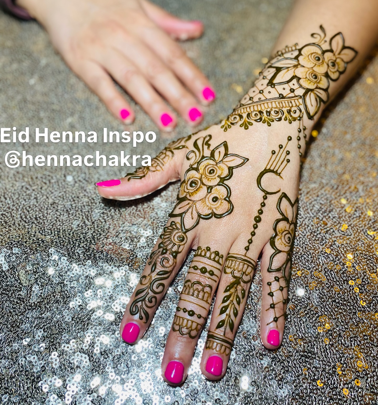🙏🫶As we continue to receive and give blessings in this month of Ramadan- —/ Eid will be here before we know it. 🙌 🌙 Inshallah!
Check out few Eid henna inspired designs
✅Am taking bookings for 1:1 appointments at my studio and large group parties (Chandraat parties)
Text me 919.391.9128
HennaChakra@gmail.com
#eidhenna #eidhennainspo #hennaart #hennaartist #mehendi