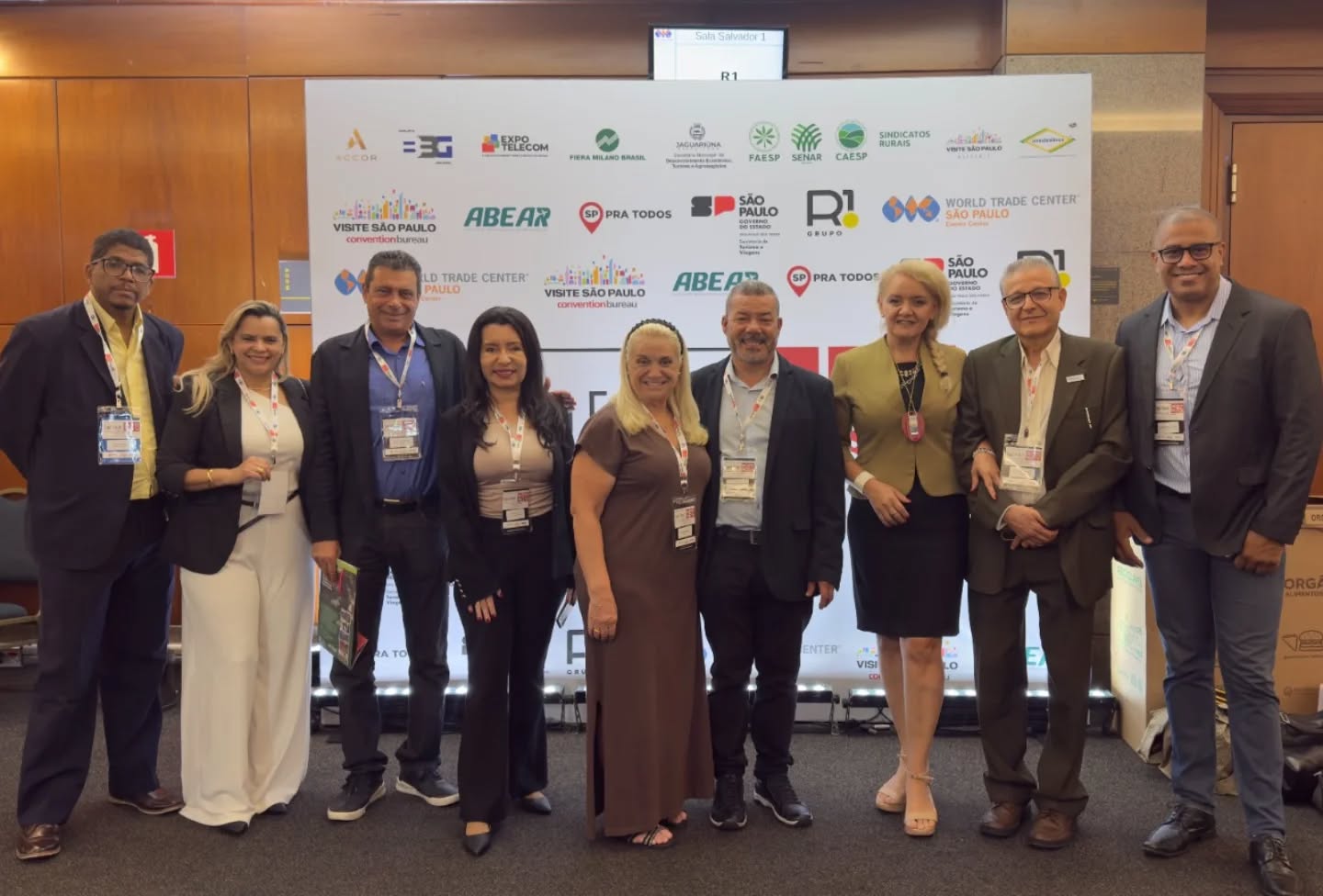✨ A @abrajetsp esteve presente no 11º Expo Fórum Visite São Paulo, realizado no WTC Events Center, com o tema “Rotas e Roteiros” um encontro que reuniu importantes lideranças e profissionais do turismo paulista para debater tendências e estratégias para o fortalecimento do setor. 🌍✈️
👩💼 A presidente da Abrajet SP, Miriam Petrone, e os jornalistas associados marcaram presença, representando o jornalismo especializado em turismo e reforçando a importância da comunicação na valorização dos destinos e do trade turístico. 🗞️🤝
📌 Foi um dia de muito networking, troca de experiências e conteúdo qualificado sobre rotas, economia e perspectivas para o turismo em 2026.
Seguimos conectando histórias, destinos e pessoas! 💙📍
#AbrajetSP #Abrajetsp #VisiteSãoPaulo #ExpoForum2026