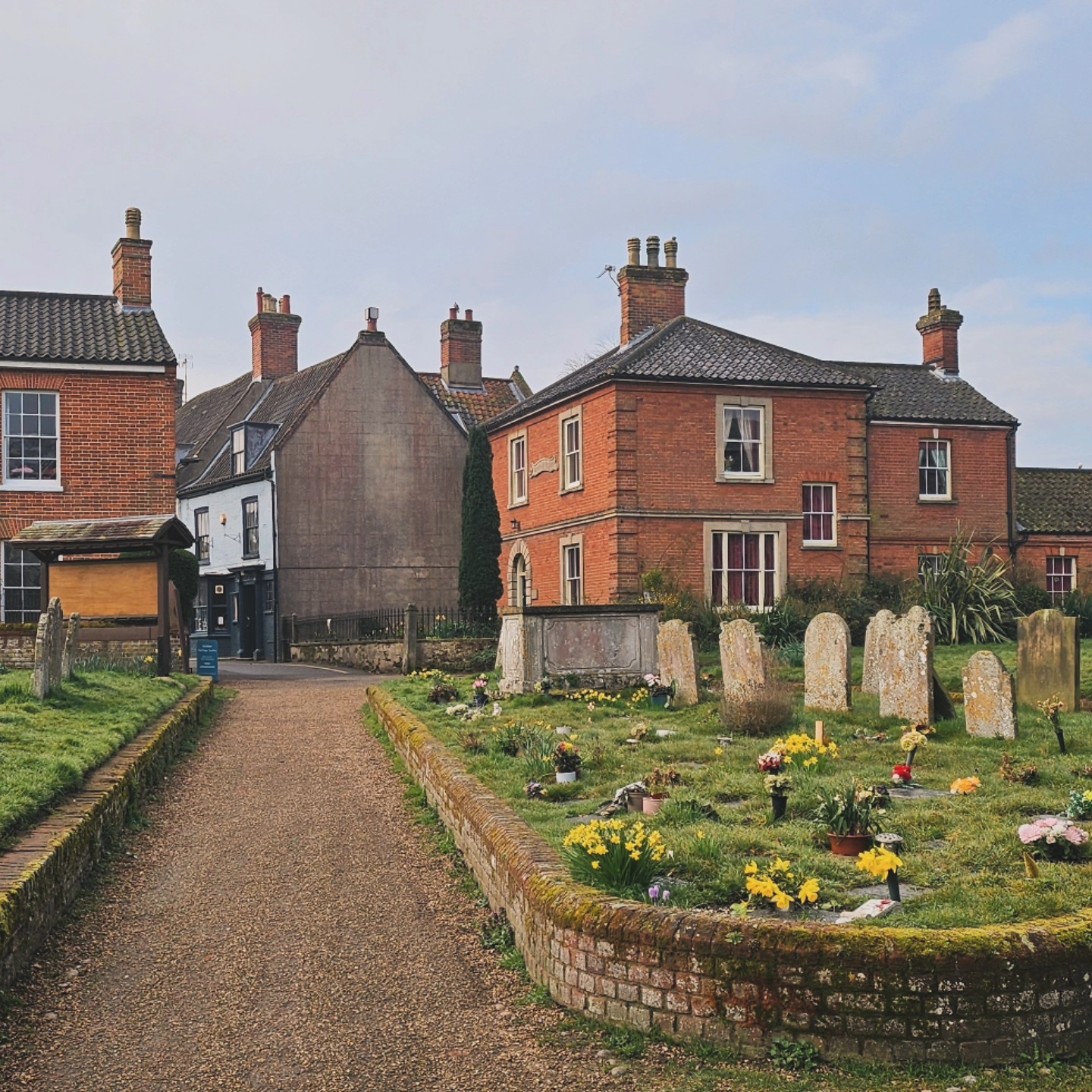 Early Sunday morning walks before the town wakes up!
#sunday #weekends #aylsham #aylshamtown #quiet #streets #town #norfolktowns #norfolkcomms #walks #norfolkhomes #northnorfolklife #northnorfolkcommunity #grateful #sunshine #earlybird #earlymorning #homesinnorfolk