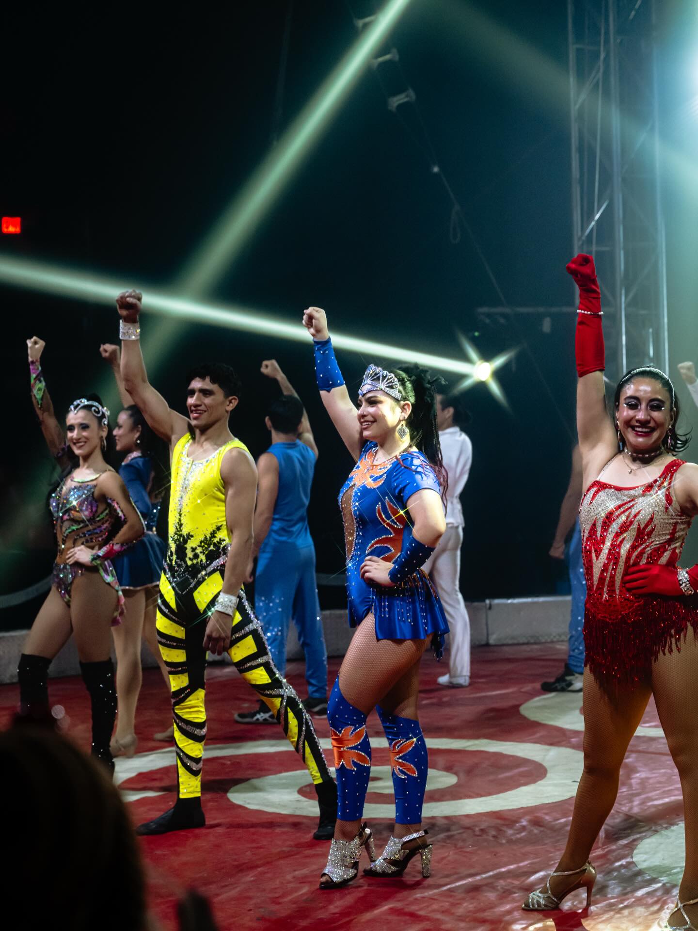 The lights shine, the music rises, and the magic begins. ✨
Welcome to the world of Do Portugal Circus — where every show ends with smiles, applause, and unforgettable moments! 🎭👏