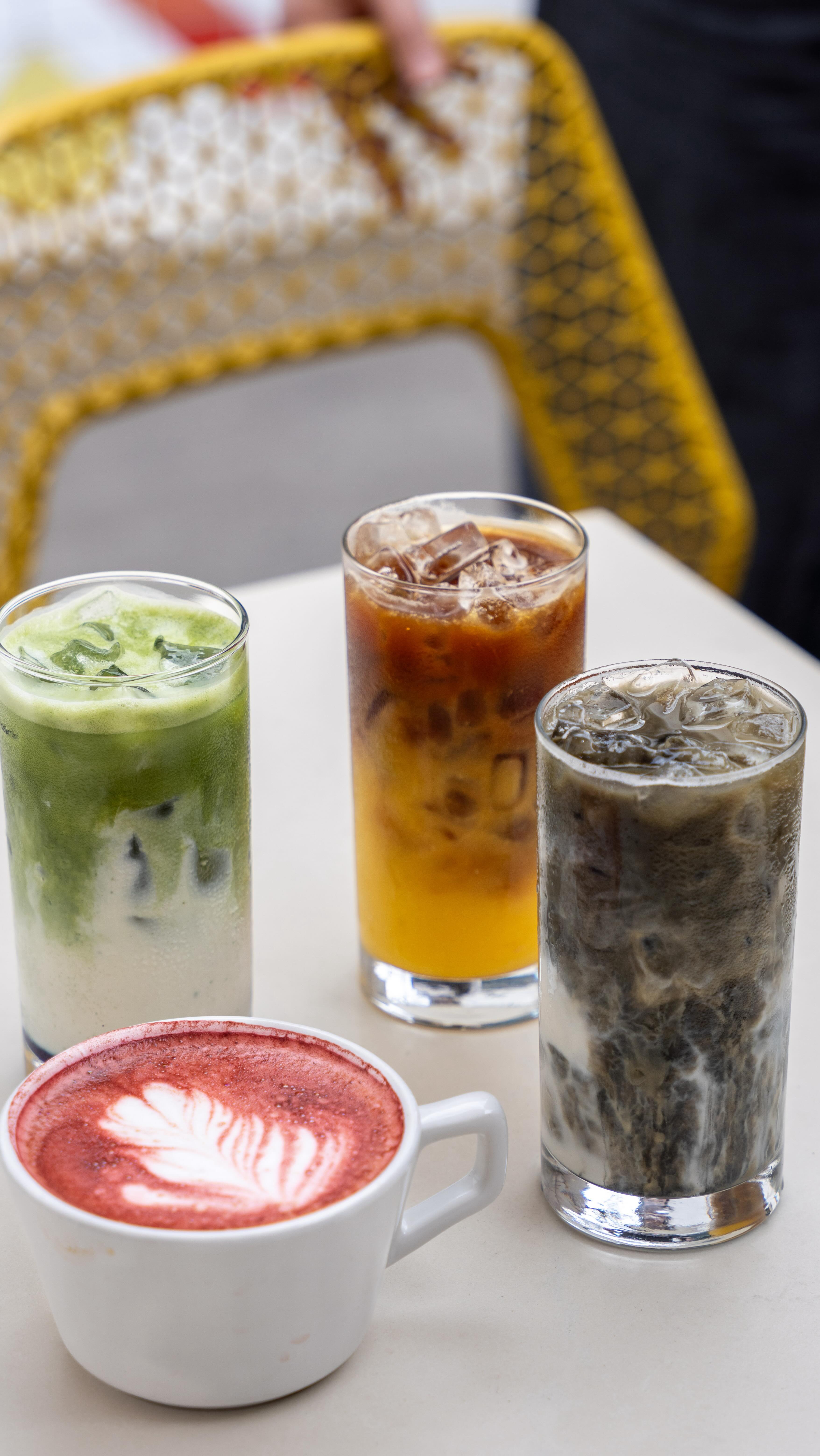 Our non-boring caffeine lineup…
We use freshly squeezed orange juice, ground + locally roasted coffee beans, and matcha that’s tested to ensure high levels of antioxidants. Because your morning drink should look pretty and make you feel good!