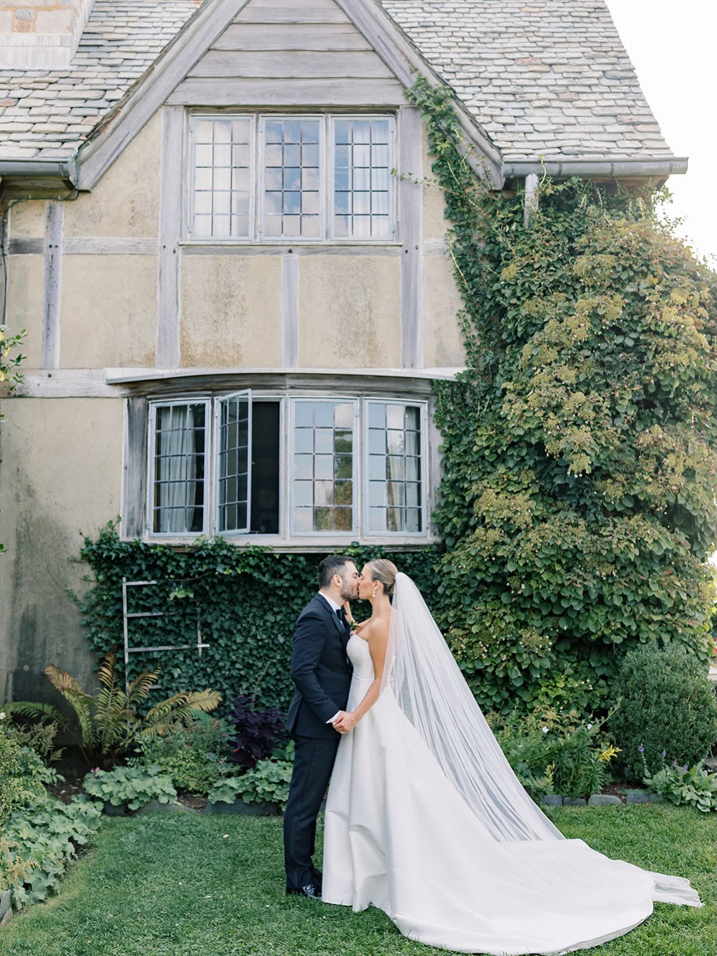 Planning a wedding or special event? Let Allure Traveling Beauty bring the beauty to you! Our professional team offers personalized beauty services tailored to your needs. 🌟 Contact us!