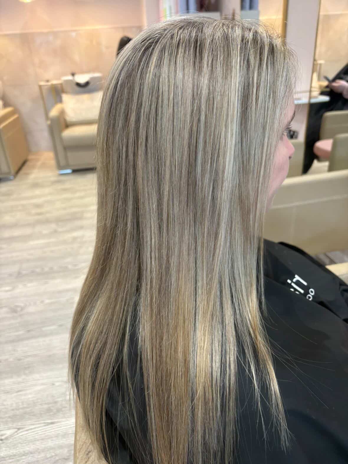 Highlight & lowlight refresh to achieve a dimensional colour for Jens lovely ladies π±ββοΈ
@jenniferkerr80
#marianilastockholm #marianila#ghd #blonde #highlights