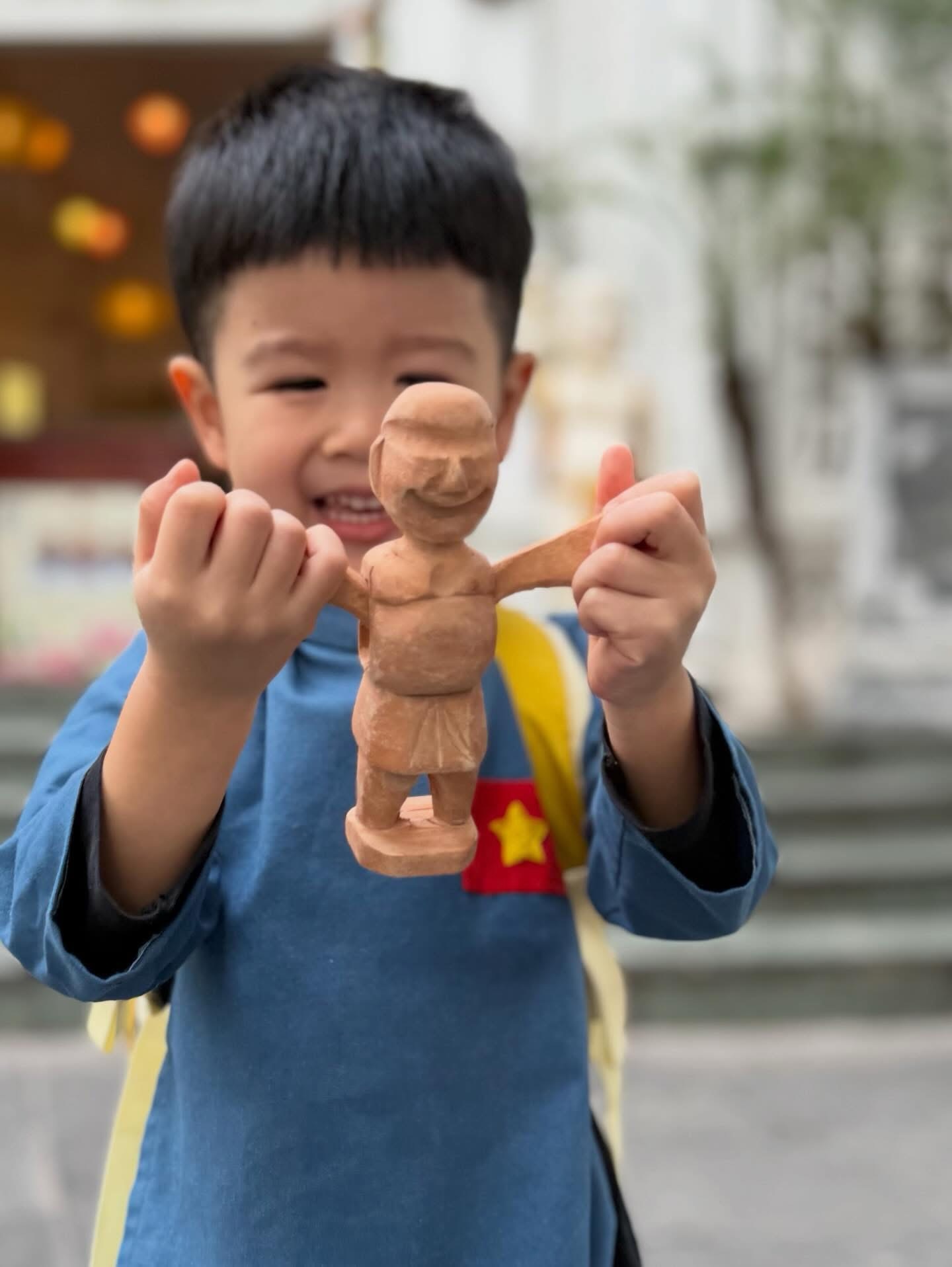 Đầu xuân năm mới còn gì tuyệt vời hơn là được ngắm nhìn những nụ cười đáng yêu như thế này 🥰🧧🎊
#feedback #aodaitreem #theutay #chucmungnammoi #taycraft