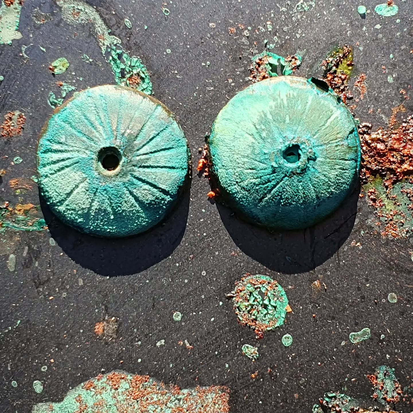 For the past week I have been applying a secret brew to these copper eyes to get this awesome green
I can't wait for the end result
#dsdesigns #scrapmetalartist #patina #coppergreen #perthart #Artlovers #australianartist #artlife #jadegreen #eyes #greeneyes #texture