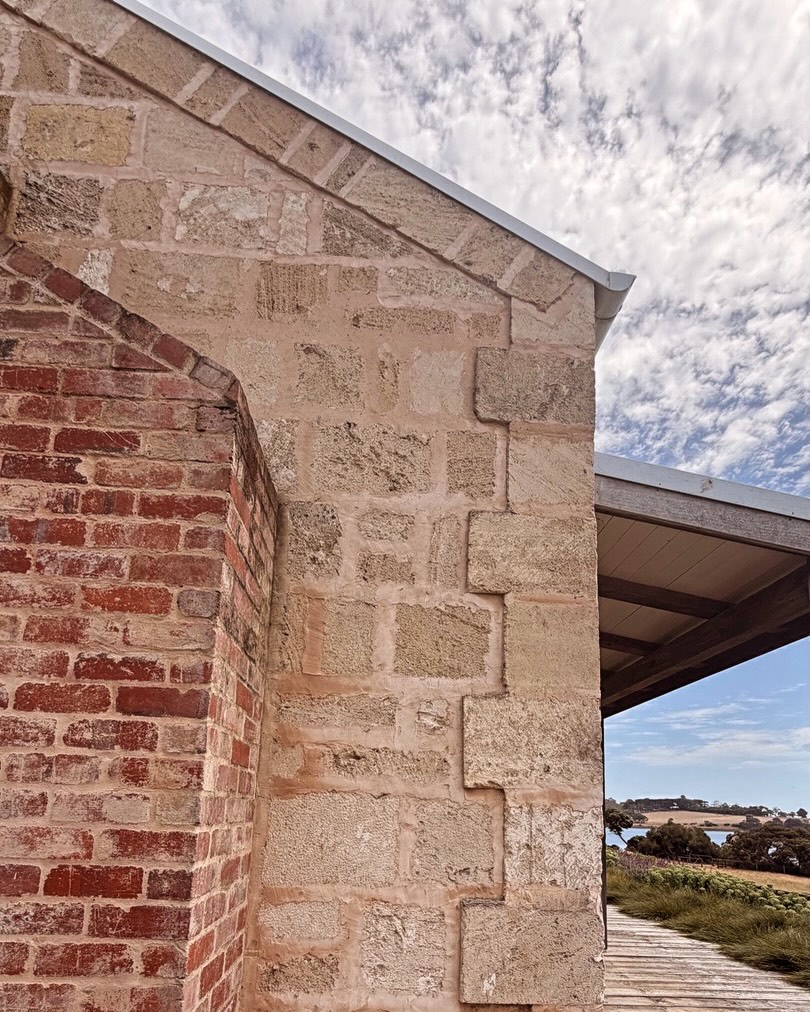 Like fine wine…
Gets better with time…
Western Australian Cream Limestone blocks aged and crafted with all its character and imperfections.
Timeless.
#australianlimestone #australianlimestonehouse
