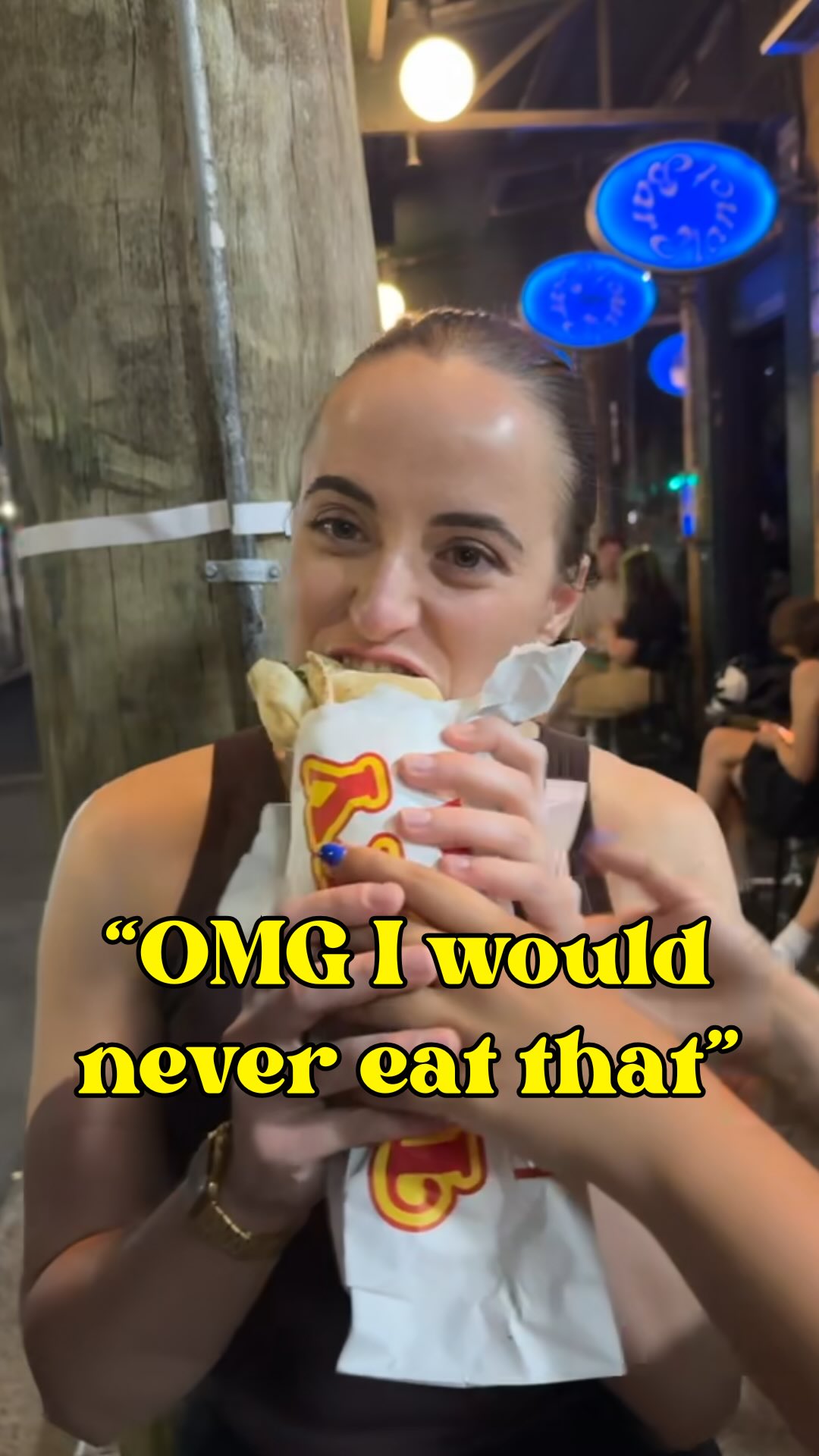 “Omg I’d never eat…” Literally no one asked you 🩷
No one cares what you wouldn’t eat 😭
Stop inserting unnecessary commentary of other peoples food choices
It’s not helpful, and it just makes you look like a massive shit stain 🥲
My life revolves around fitness (because it’s my job) and the list of foods I wouldn’t eat is pretty limited.
Honestly, it’s probably just limited to the things they eat on the Amazing Race 😂
So next time someone is enjoying something and you get that tickle in your throat to say something. Try staying silent! 🫱🏼🫲🏽
