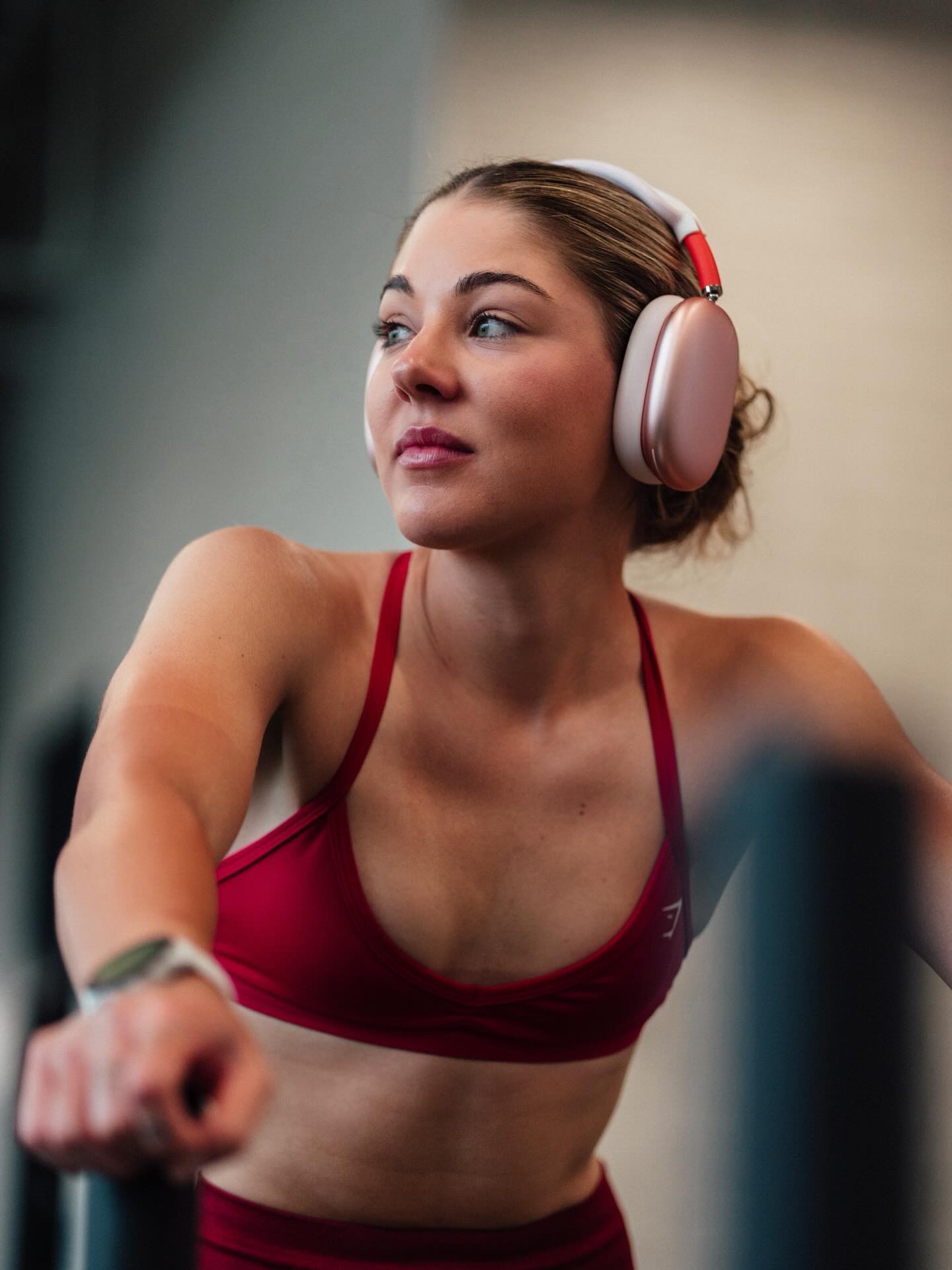 I deleted my personal Instagram.
Because honestly…everything I care about lives here.
& I don’t want to be an “gym influencer” when I grow up.
Allow me to (re)introduce myself then? Lol I’m Hanna Kakouris, a strength & nutrition coach, gym enthusiast, cyclist, and the person behind Fitness in the Fast Lane and side quest Clean Plates Project🍒
Fitness in the Fast Lane is the online coaching program I operate and use to help others build strength, endurance, and develop sustainable training habits that support their goals. Especially for those who want to take hobbies, sports, and/or their performance to the next level.
Clean Plates Project is where I share the kitchen side of that: my grocery runs, meals, macro-forward recipes, hacks, and the everyday nutrition habits that actually support performance and keep your body properly fueled (with enough balance to maintain some sanity, too…). I also care a lot about educating people on our food system, helping others better understand ingredients, food quality, & what’s really behind the food on our plates 🍽️
I’m deeply passionate about health & fitness, and I never want social media to take that away from me. I’m here to share what I’ve learned so I can help athletes build bodies that feel good and perform the way they’re meant to, not to chase views or document my life for an audience of 15k who don’t align. I’d rather build a smaller, aligned community that actually cares.
Find my coaching and the Clean Plates Project recipe blog on my website in my bio