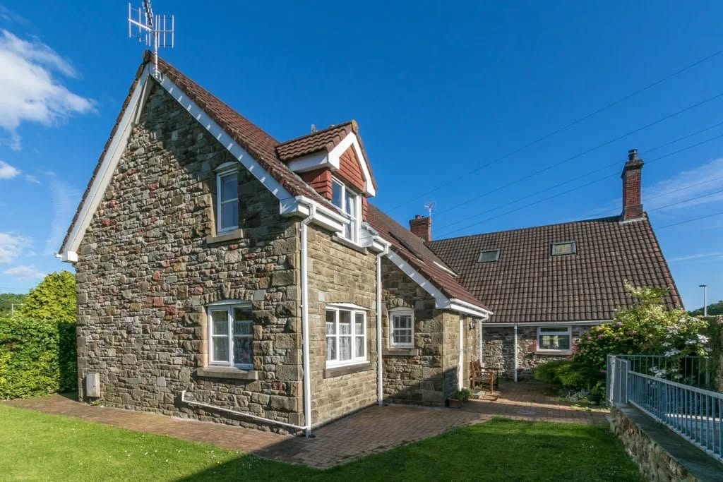 The Lodge. Sleeps up to 6.
#thelodge#tyncellarcommunityhall #selfcateringcottage #selfcatering #holiday #cottages #margam #porthcawl #bedandbreakfast #inittogether #barnconversion #tyncellarfarm #thebarnbedandbreakfast #inittogetherfestival #farm #farmlife #visitwales #walesadventure #wales❤️#nature #september #wales