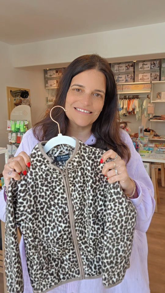 Leo Mamas aufgepasst
Die Fleece Jacke gibt es von 92 bis 122/128 und kostet 26,99 €. Ihr könnt gerne alles per Nachricht hier auf Instagram bestellen.
#leopardprint #kinderkleidung #mama