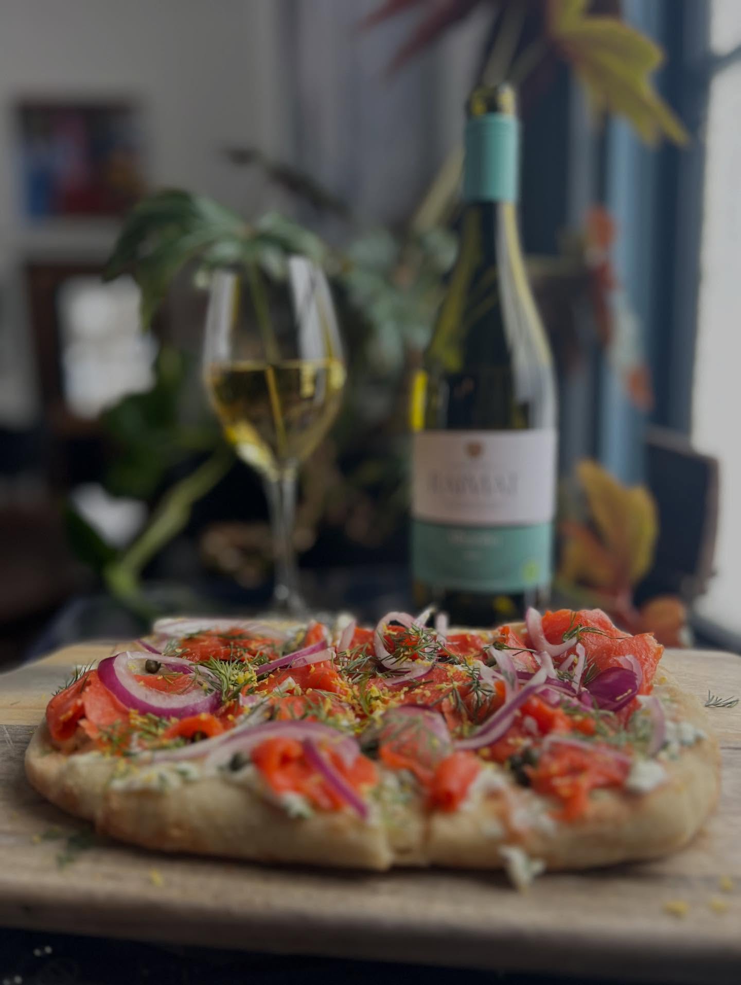 Smoked Salmon Lox Crema Flatbread with fresh dill, crunchy red onion, and capers. Skip your fish fry and come try something fresh! Pictured here with our new Albariño from Spain. #winebar #sturgeonbay #doorcounty #wisconsin